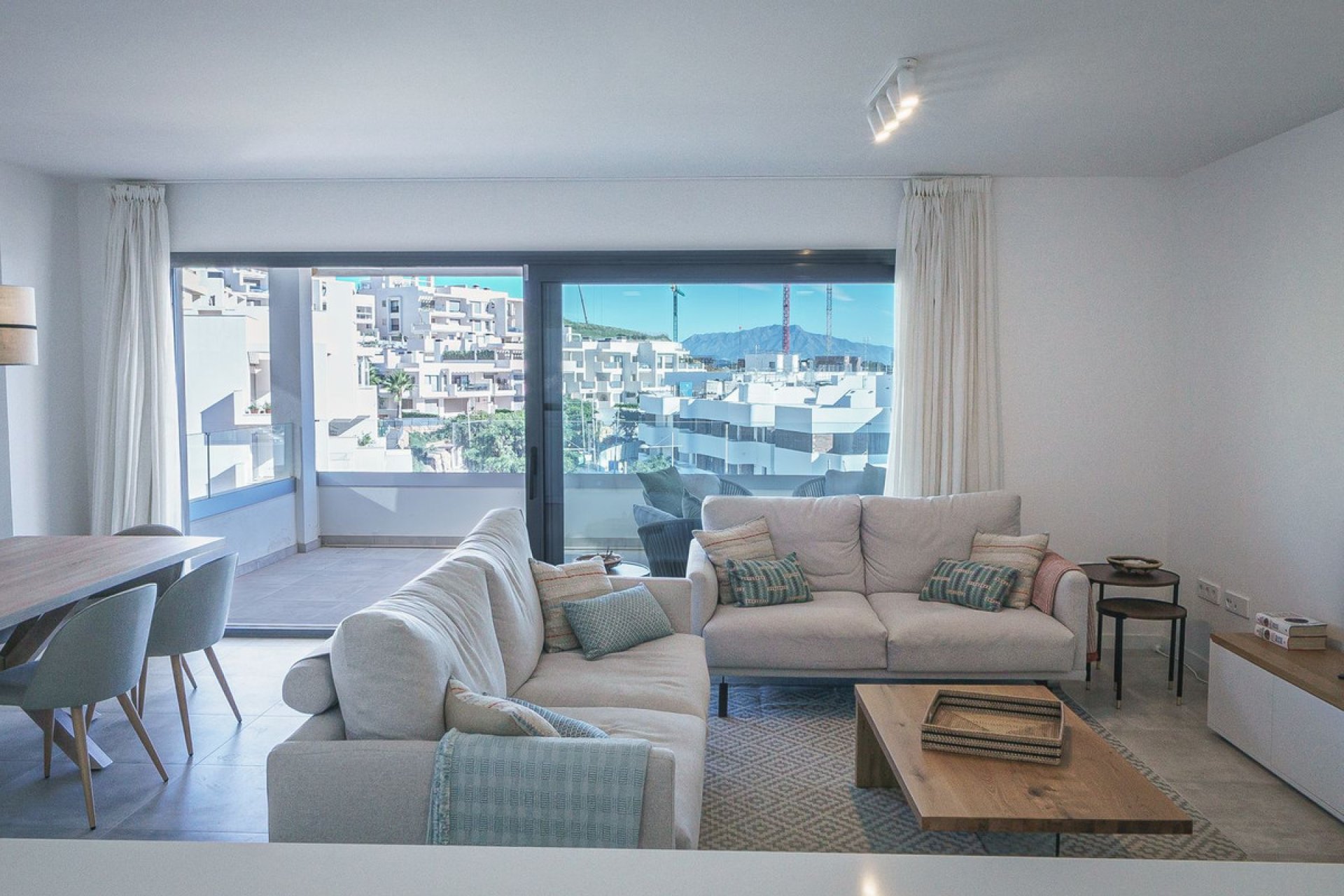 Resale - Apartment - Middle Floor Apartment - Estepona - Estepona Centro