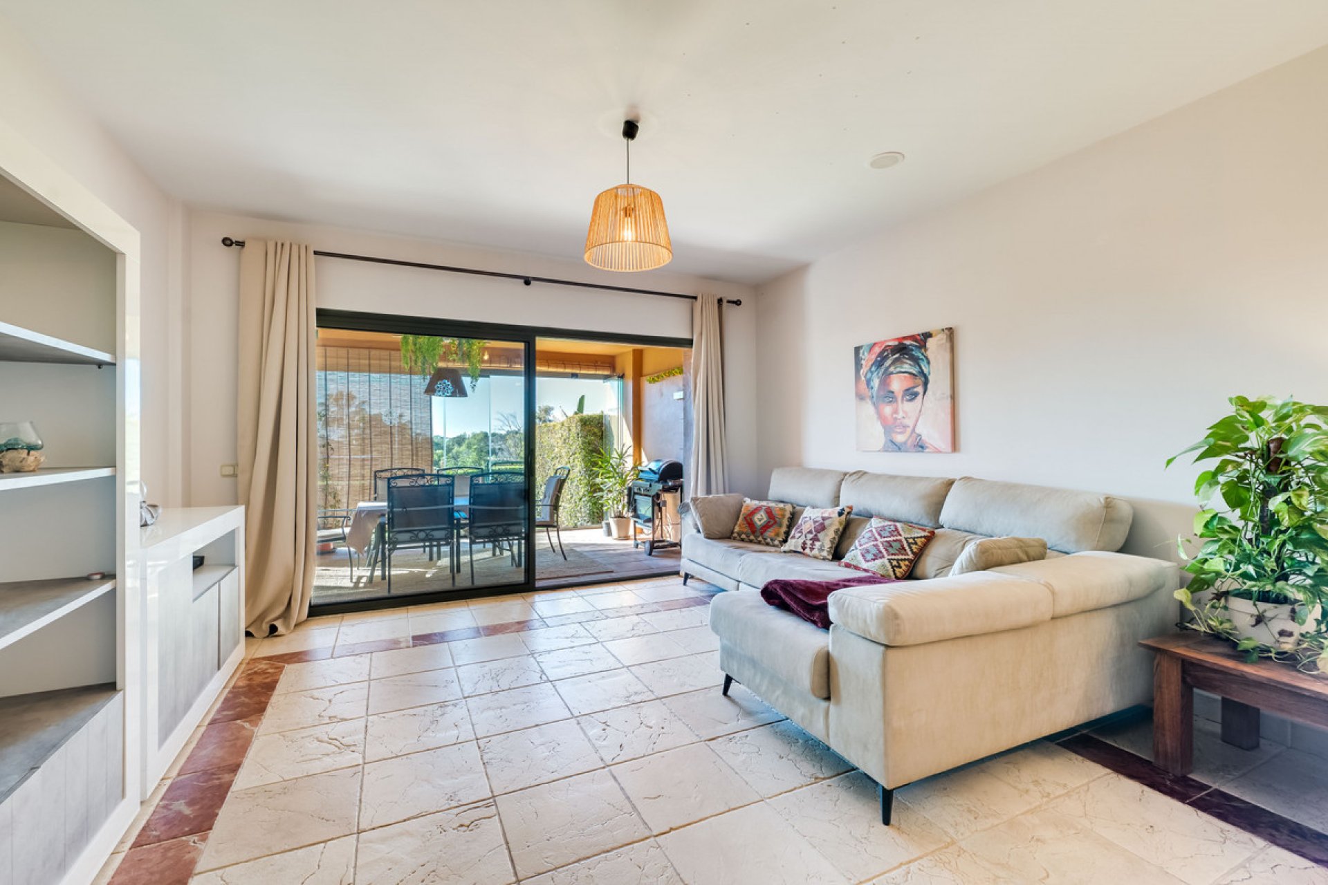 Resale - Apartment - Middle Floor Apartment - Estepona - Estepona Centro