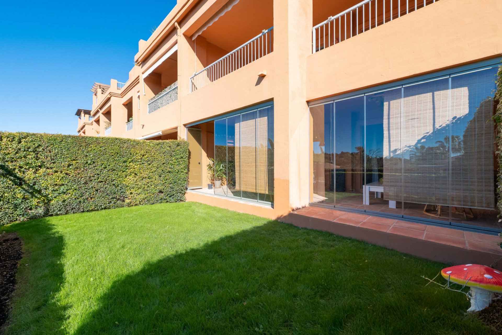 Resale - Apartment - Middle Floor Apartment - Estepona - Estepona Centro