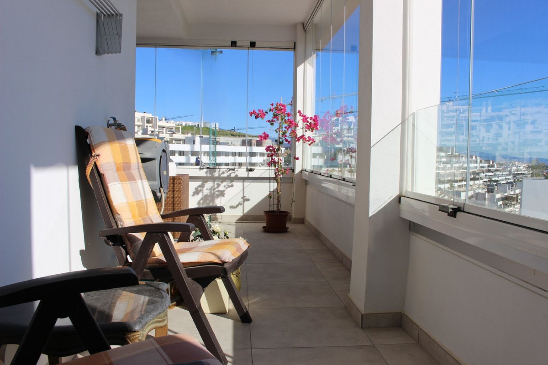 Resale - Apartment - Middle Floor Apartment - Estepona - Estepona Centro