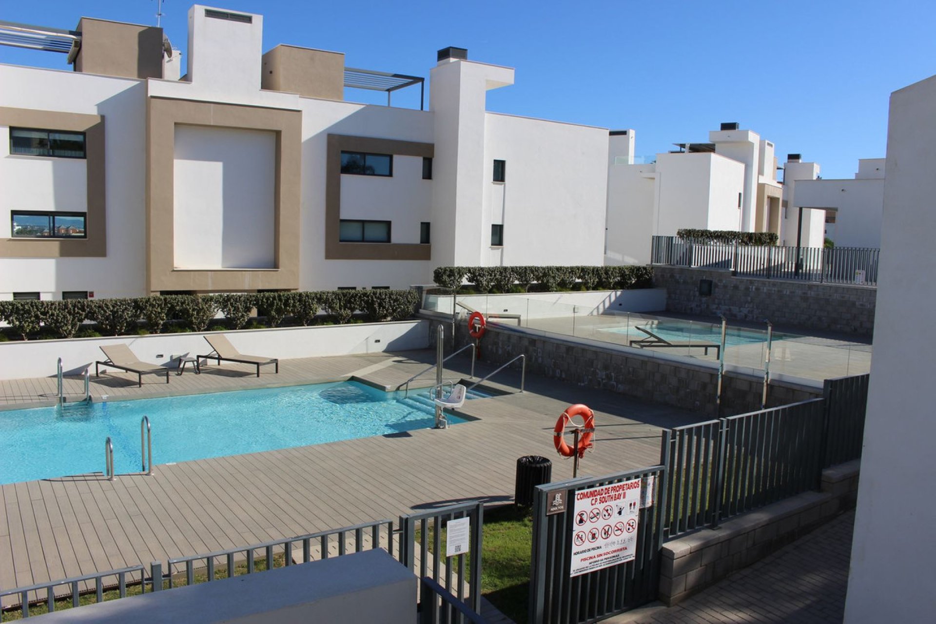 Resale - Apartment - Middle Floor Apartment - Estepona - Estepona Centro