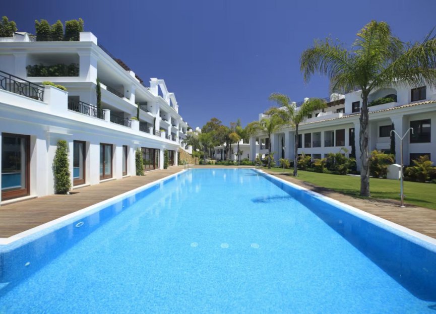 Resale - Apartment - Middle Floor Apartment - Estepona - Estepona Centro