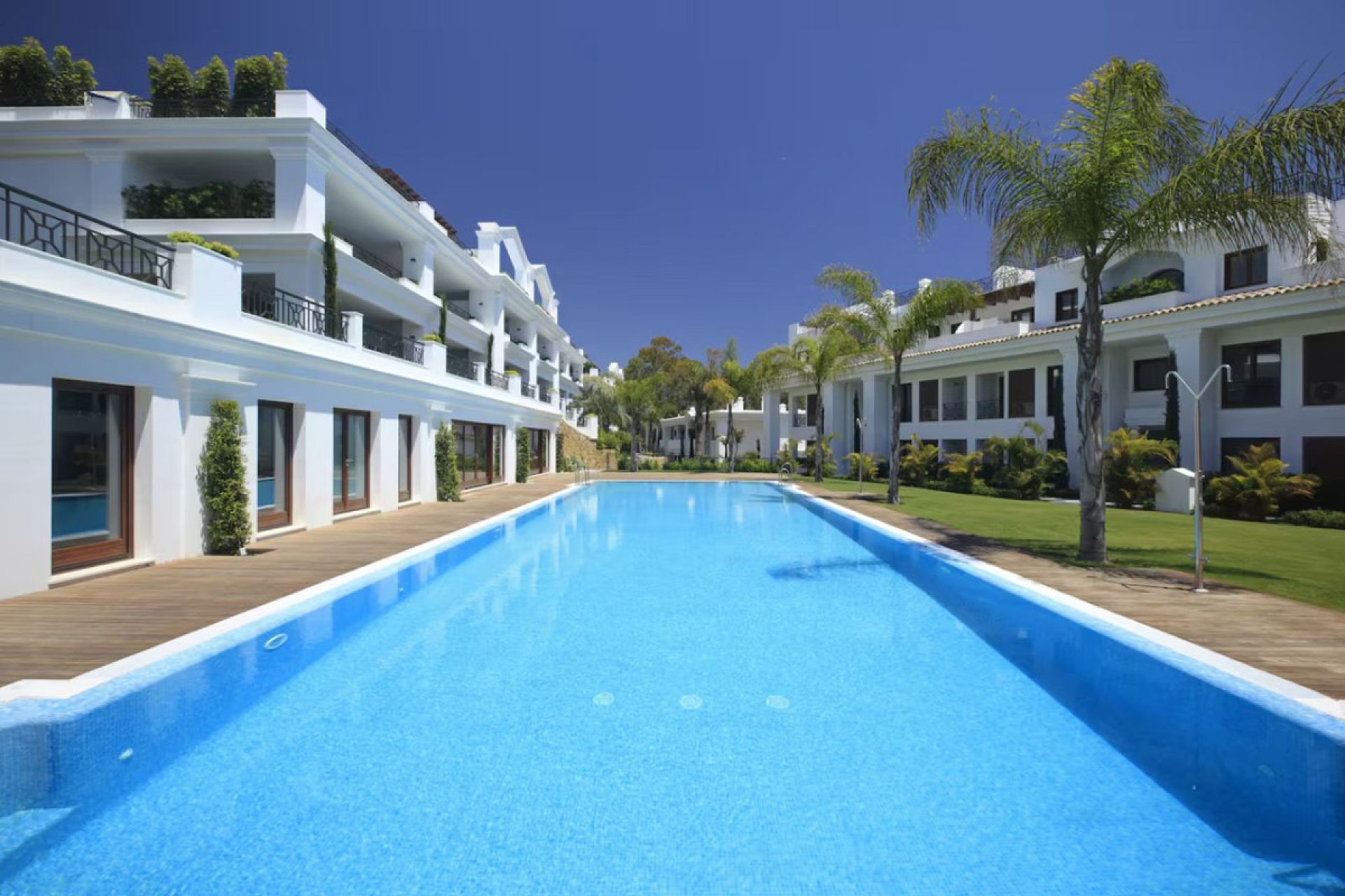 Resale - Apartment - Middle Floor Apartment - Estepona - Estepona Centro