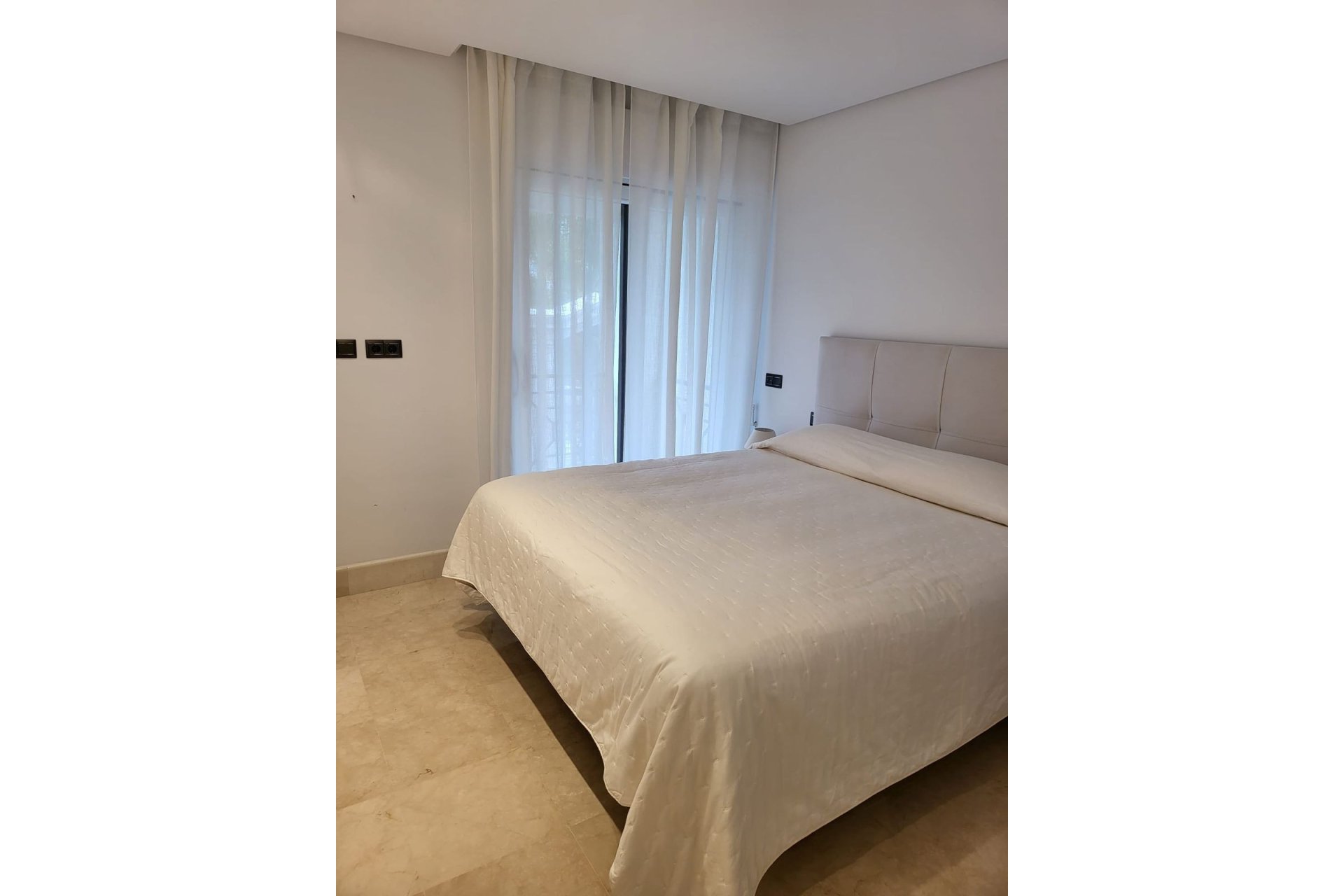 Resale - Apartment - Middle Floor Apartment - Estepona - Estepona Centro