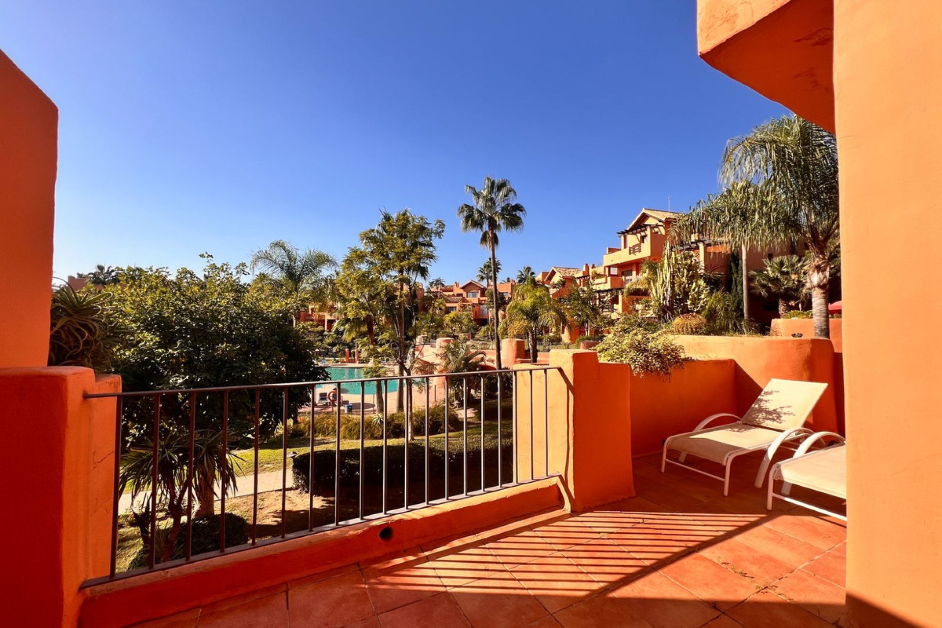 Resale - Apartment - Middle Floor Apartment - Estepona - Estepona Centro