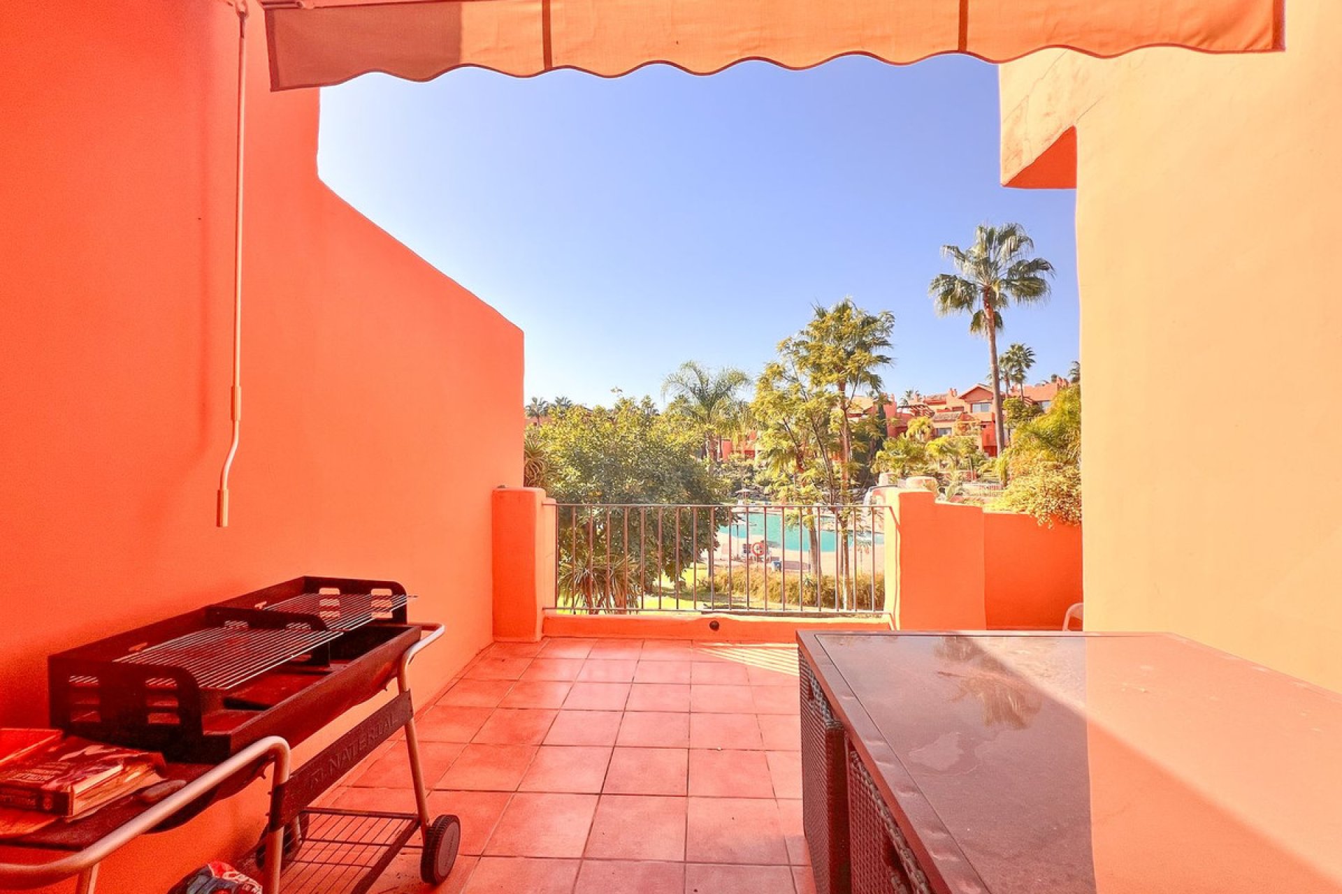 Resale - Apartment - Middle Floor Apartment - Estepona - Estepona Centro