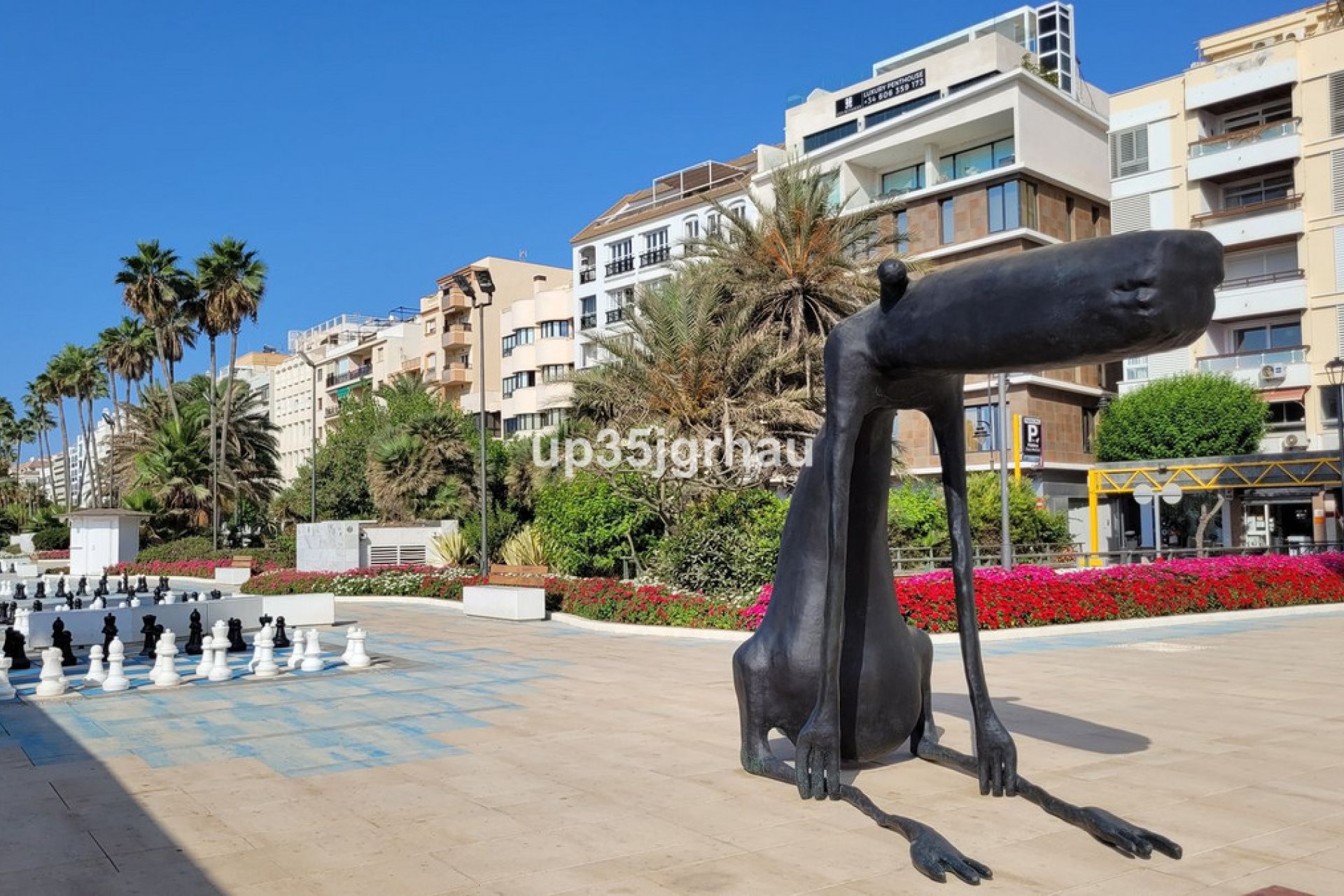 Resale - Apartment - Middle Floor Apartment - Estepona - Estepona Centro