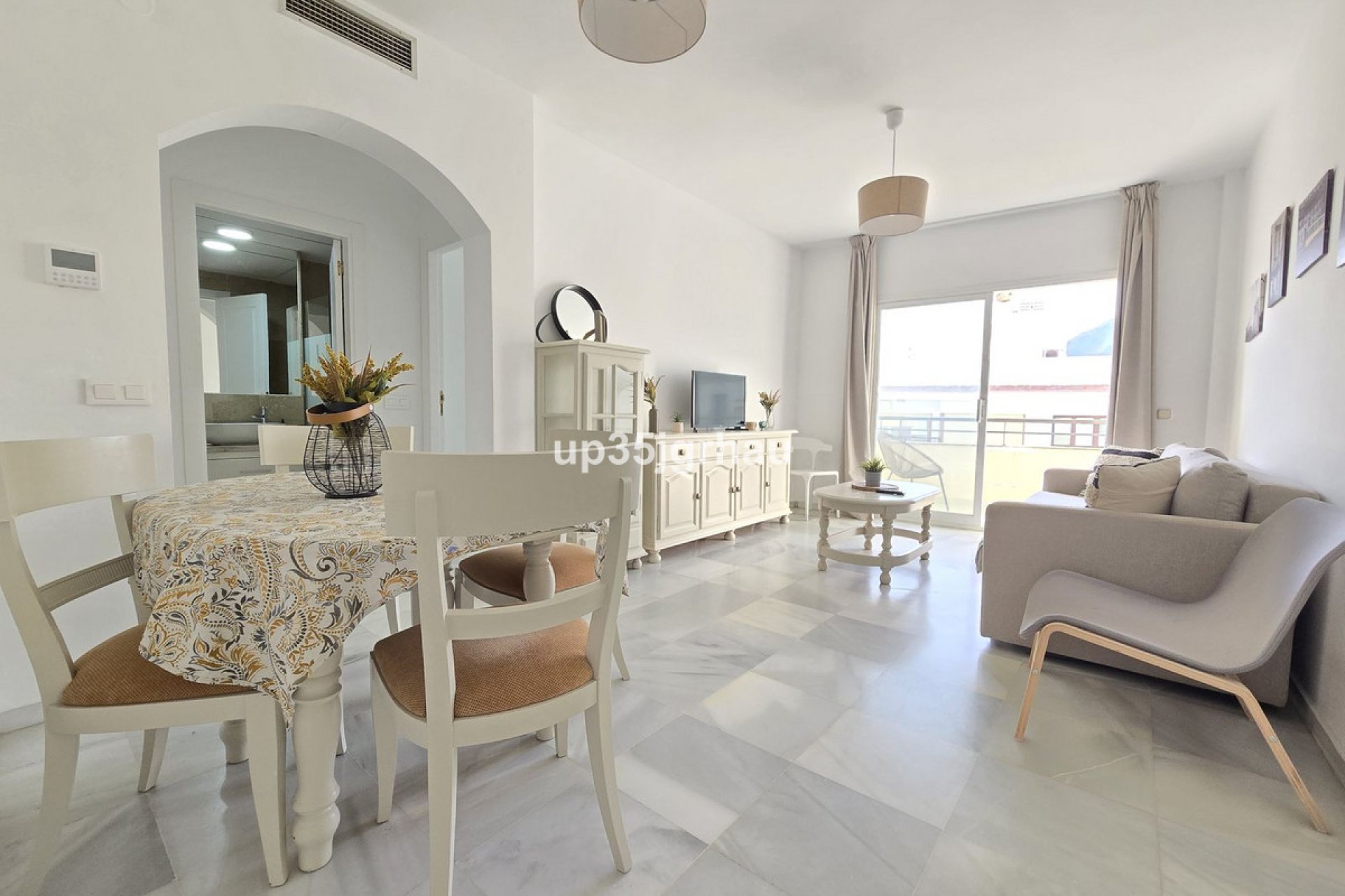 Resale - Apartment - Middle Floor Apartment - Estepona - Estepona Centro