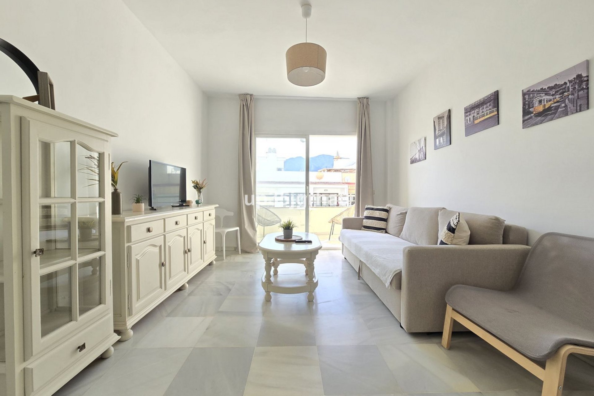 Resale - Apartment - Middle Floor Apartment - Estepona - Estepona Centro