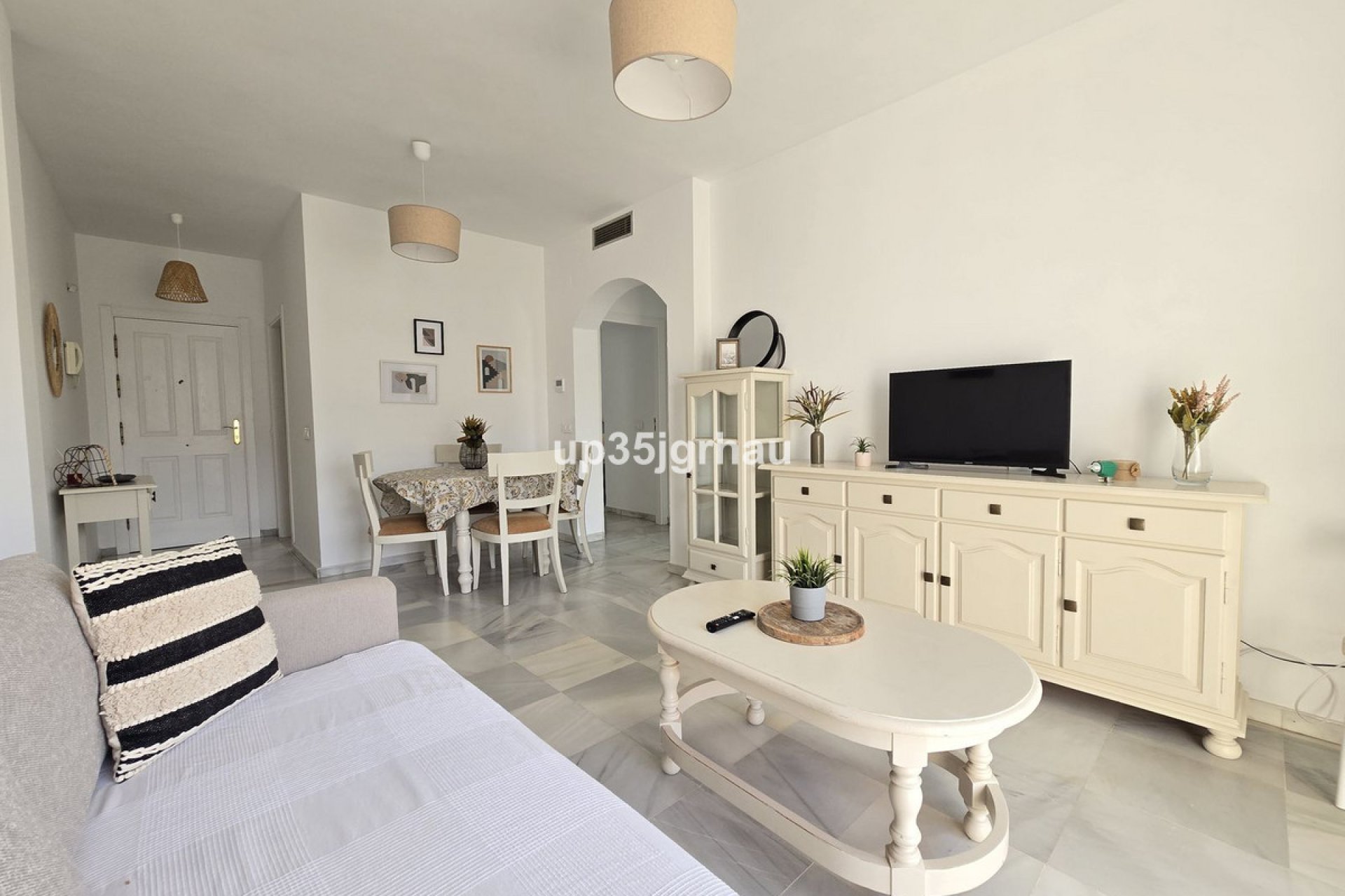 Resale - Apartment - Middle Floor Apartment - Estepona - Estepona Centro