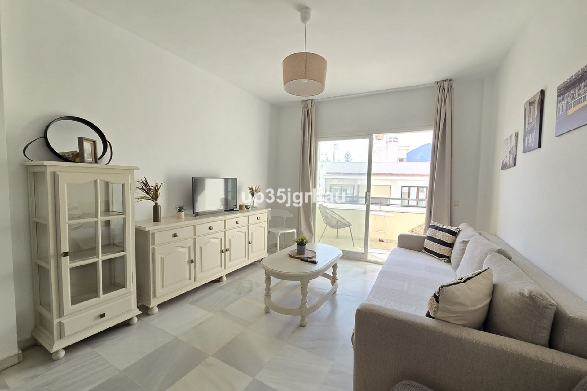 Resale - Apartment - Middle Floor Apartment - Estepona - Estepona Centro