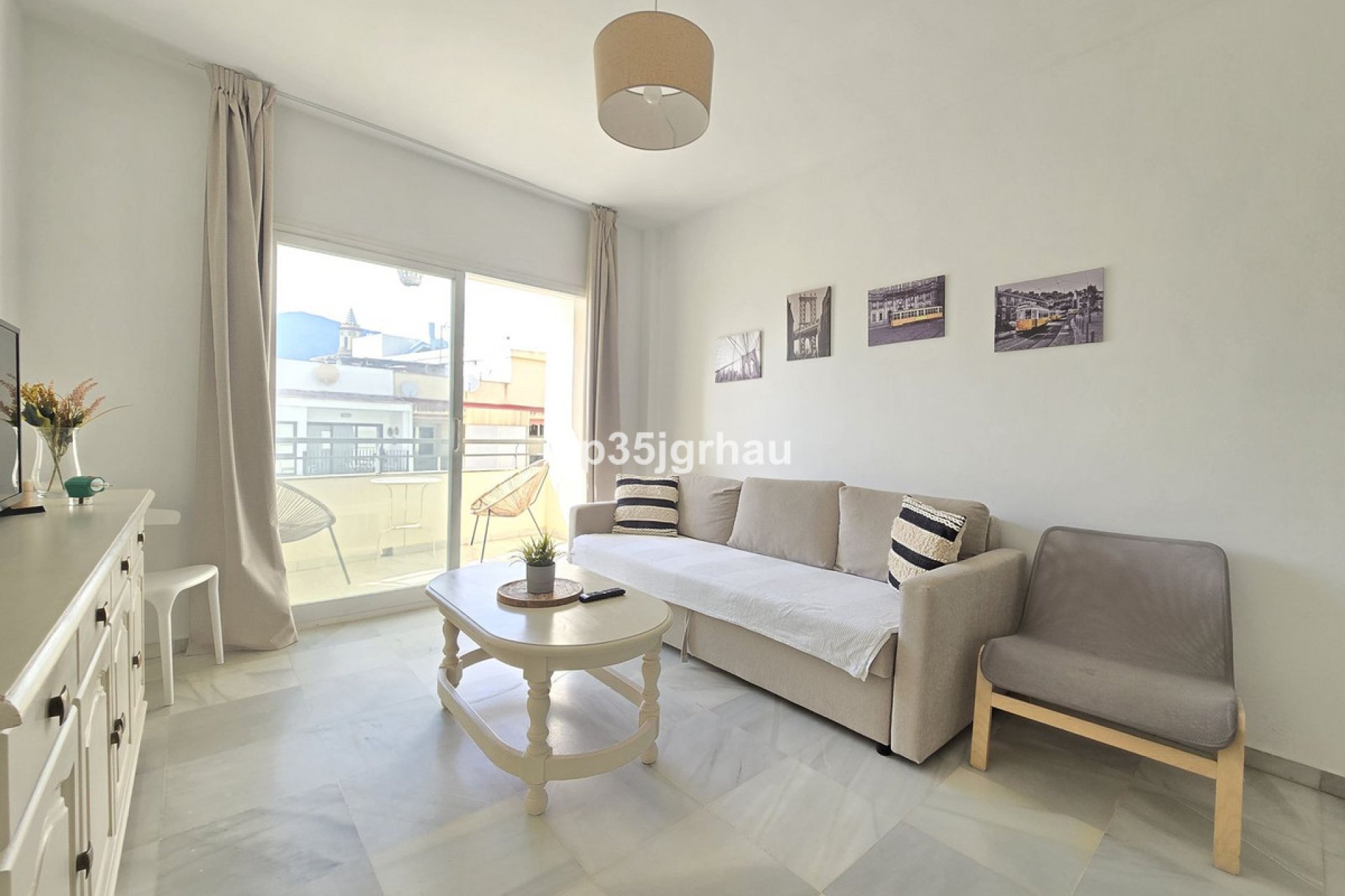 Resale - Apartment - Middle Floor Apartment - Estepona - Estepona Centro