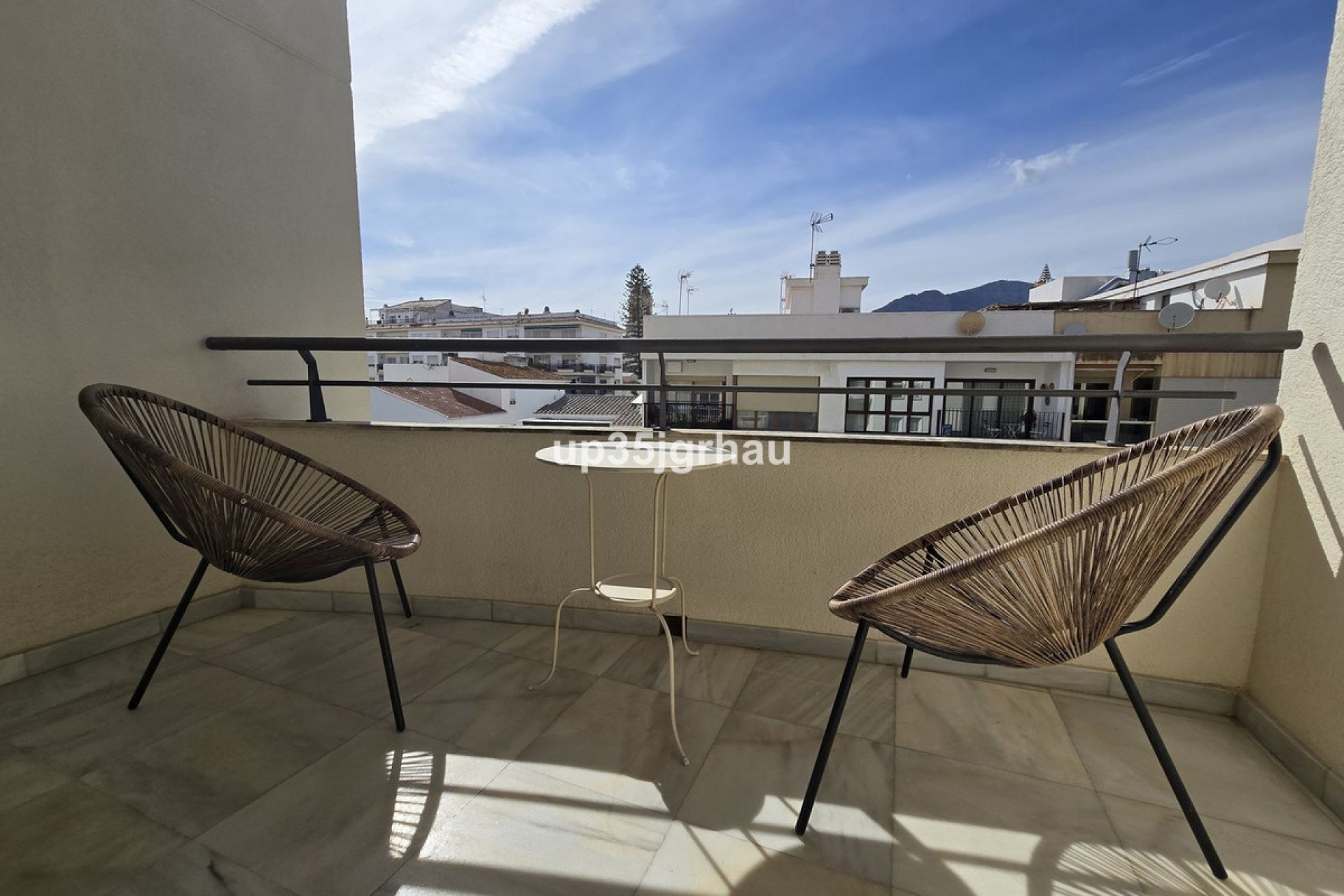 Resale - Apartment - Middle Floor Apartment - Estepona - Estepona Centro