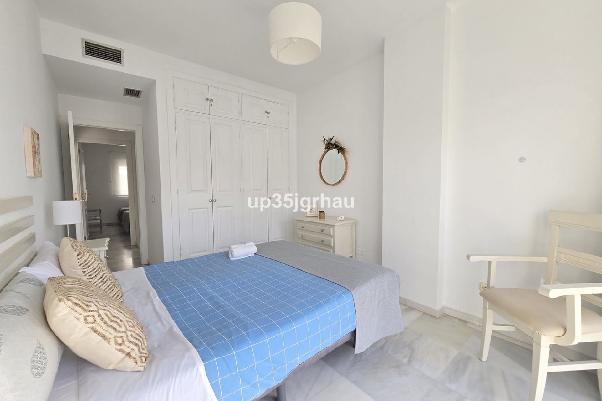 Resale - Apartment - Middle Floor Apartment - Estepona - Estepona Centro