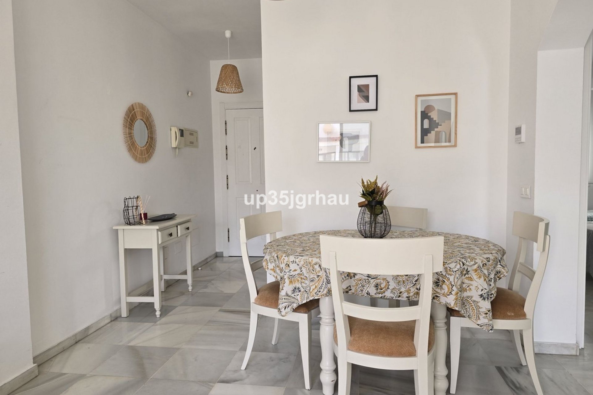 Resale - Apartment - Middle Floor Apartment - Estepona - Estepona Centro