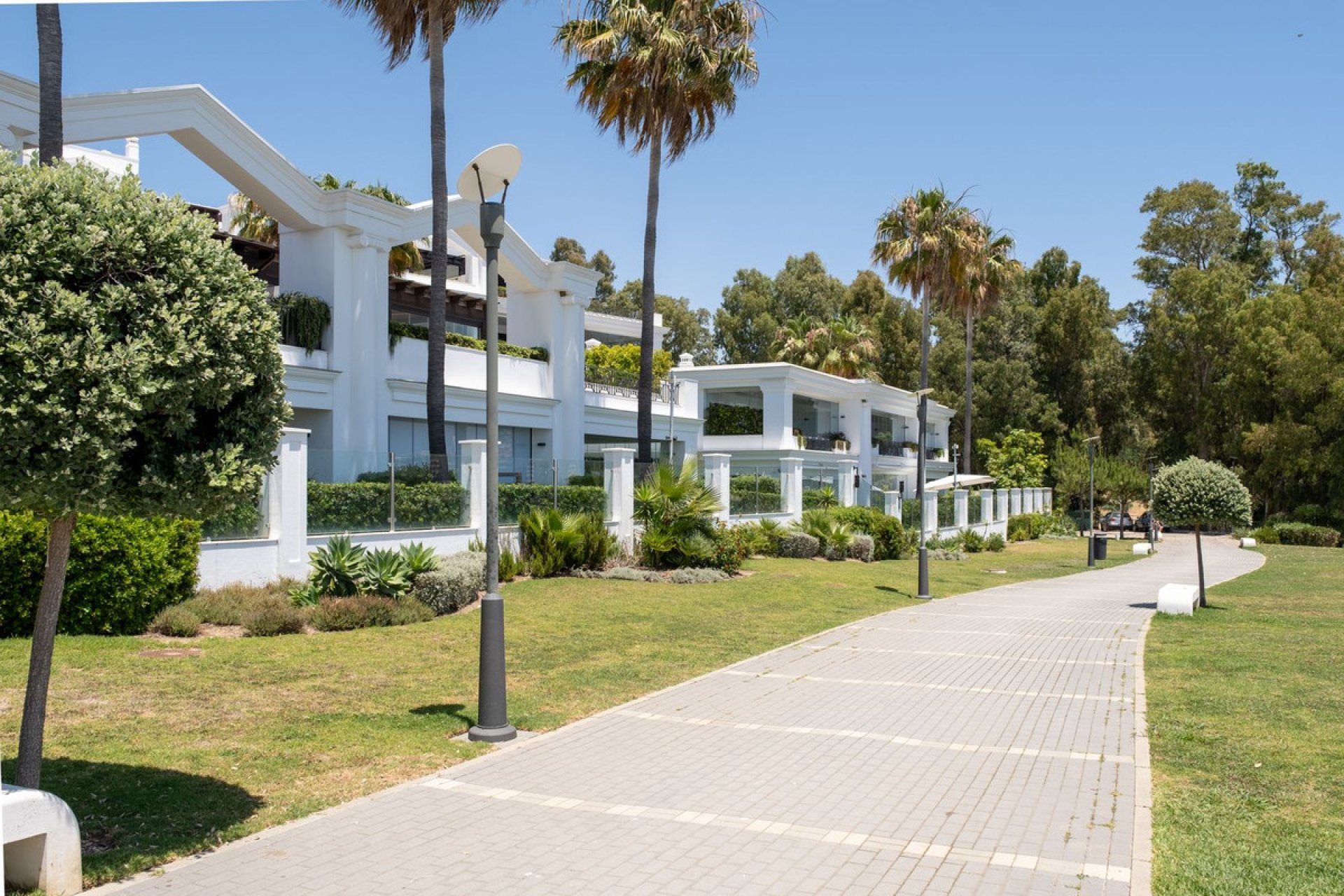 Resale - Apartment - Middle Floor Apartment - Estepona - Estepona Centro