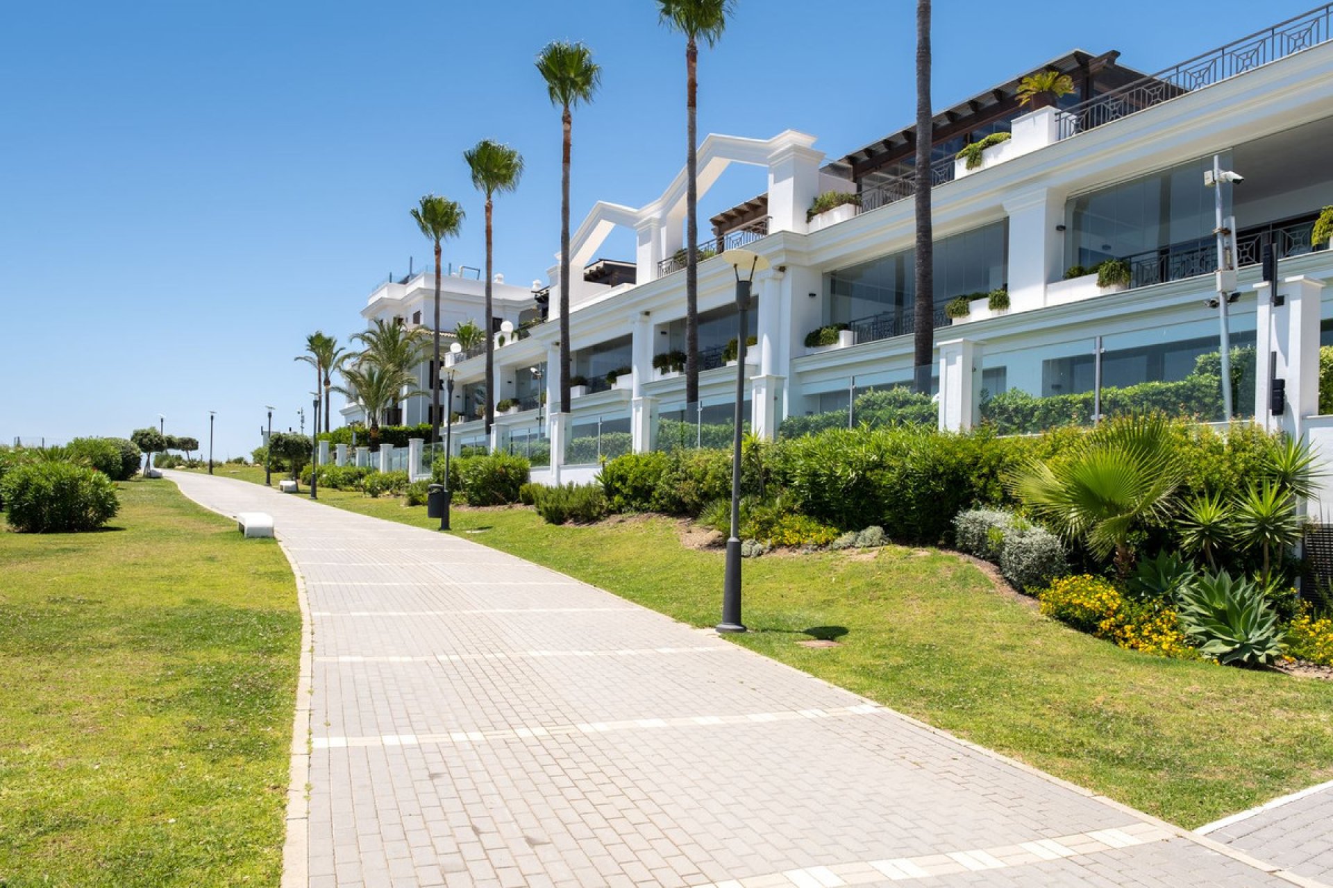 Resale - Apartment - Middle Floor Apartment - Estepona - Estepona Centro