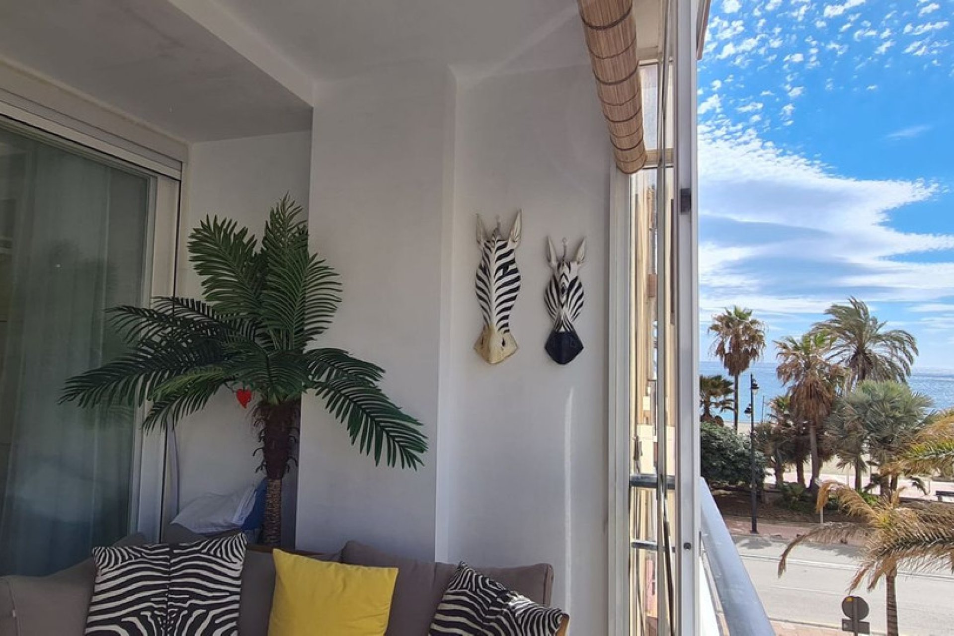 Resale - Apartment - Middle Floor Apartment - Estepona - Estepona Centro