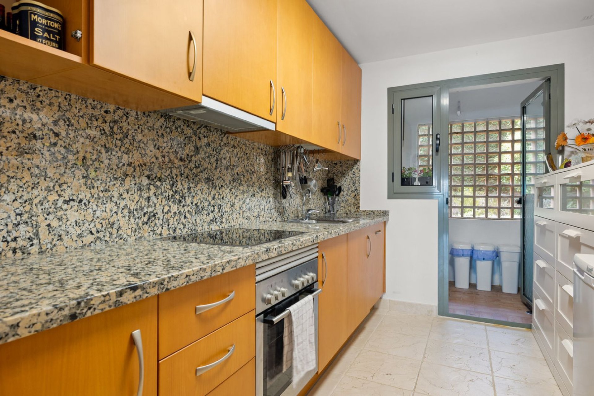 Resale - Apartment - Middle Floor Apartment - Estepona - Estepona Centro