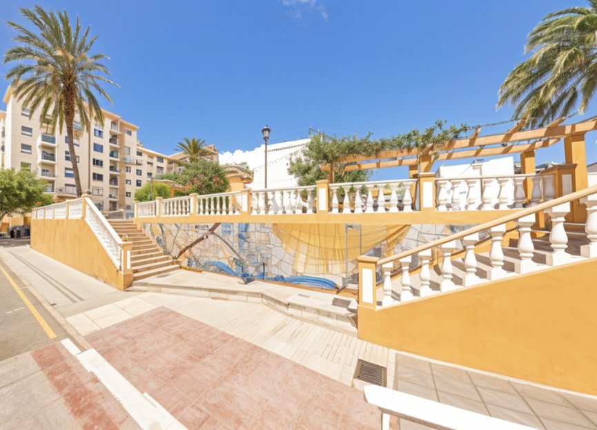 Resale - Apartment - Middle Floor Apartment - Estepona - Estepona Centro