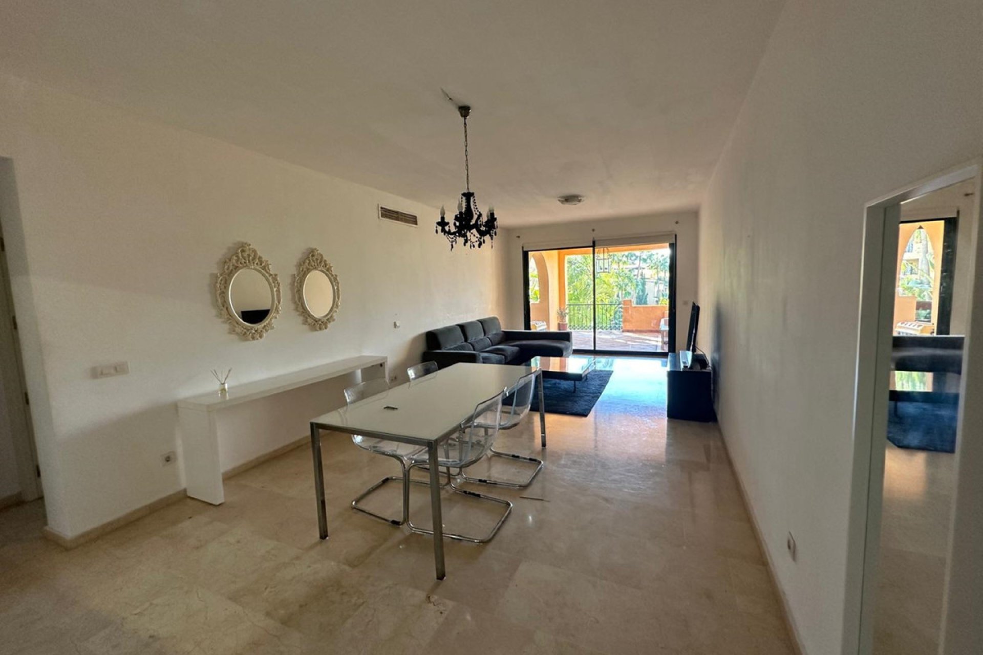 Resale - Apartment - Middle Floor Apartment - Estepona - Estepona Centro