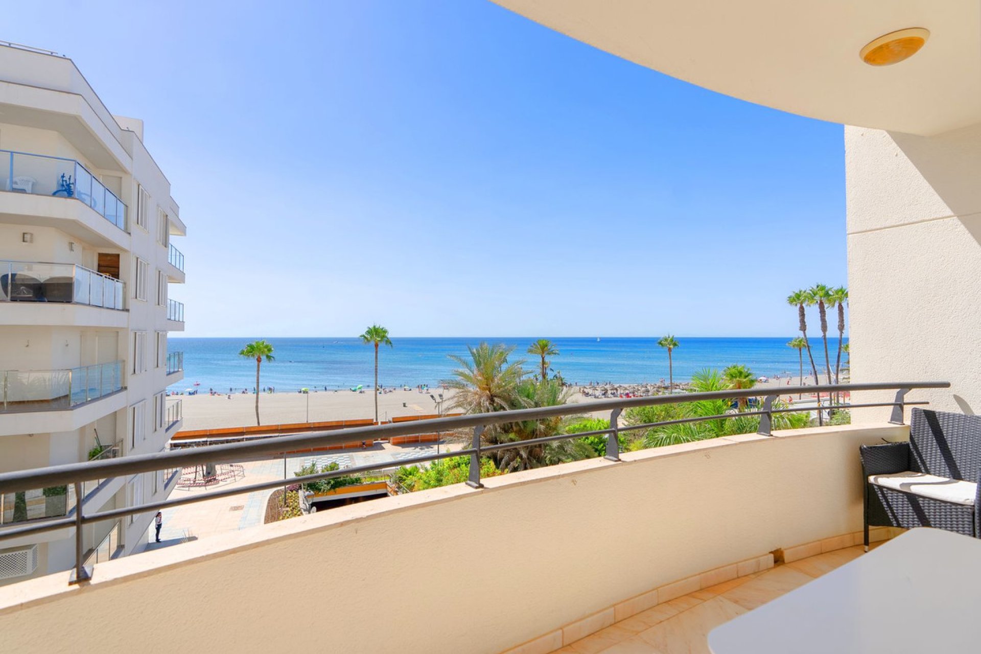 Resale - Apartment - Middle Floor Apartment - Estepona - Estepona Centro