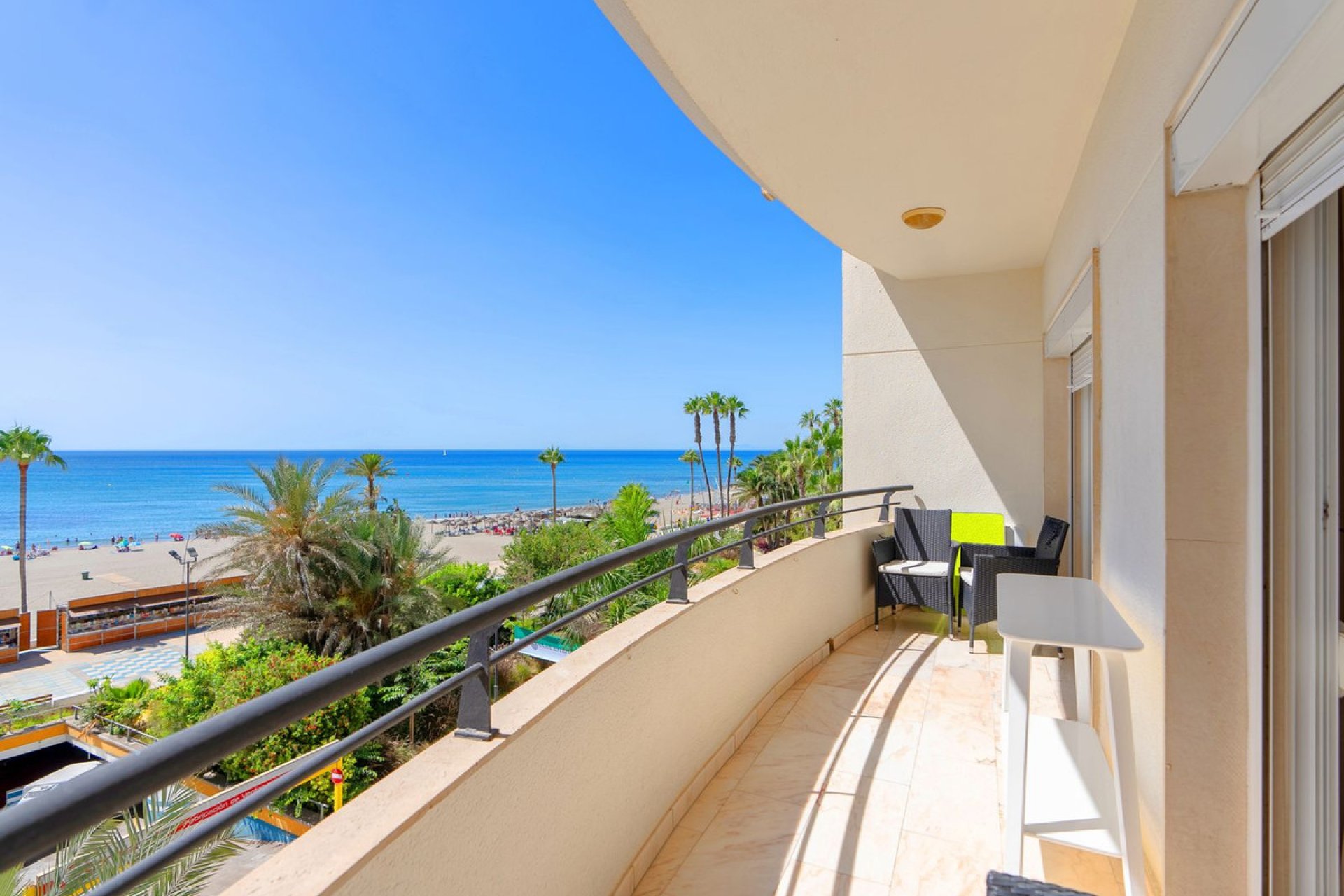 Resale - Apartment - Middle Floor Apartment - Estepona - Estepona Centro