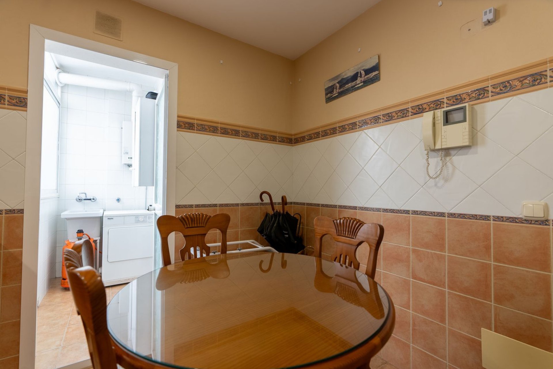 Resale - Apartment - Middle Floor Apartment - Estepona - Estepona Centro