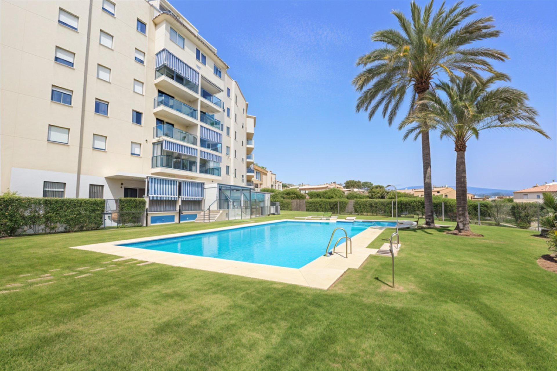 Resale - Apartment - Middle Floor Apartment - Estepona - Estepona Centro