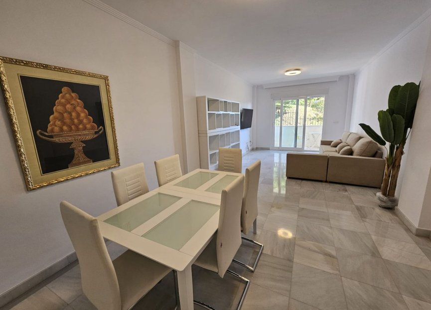 Resale - Apartment - Middle Floor Apartment - Estepona - Estepona Centro