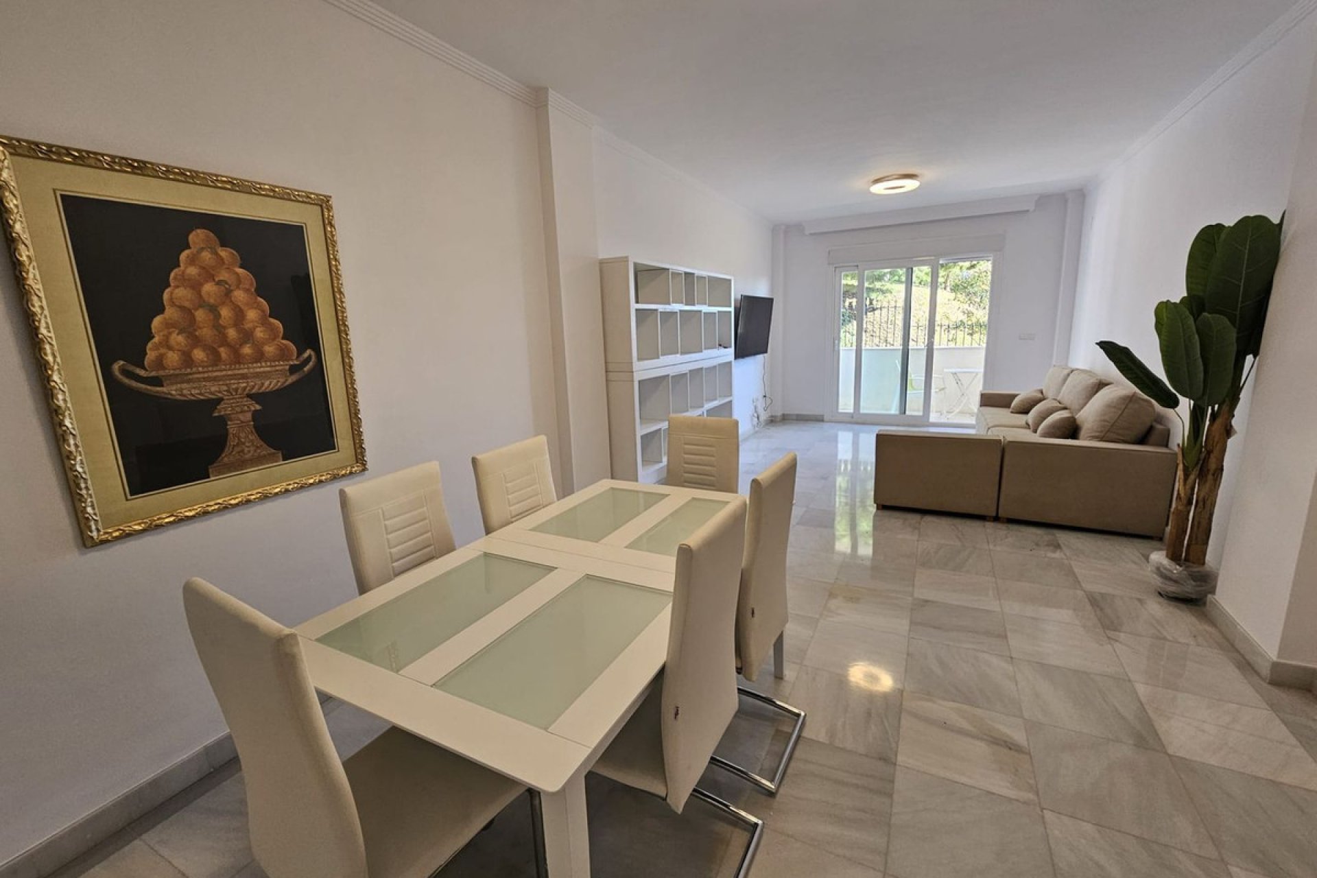 Resale - Apartment - Middle Floor Apartment - Estepona - Estepona Centro