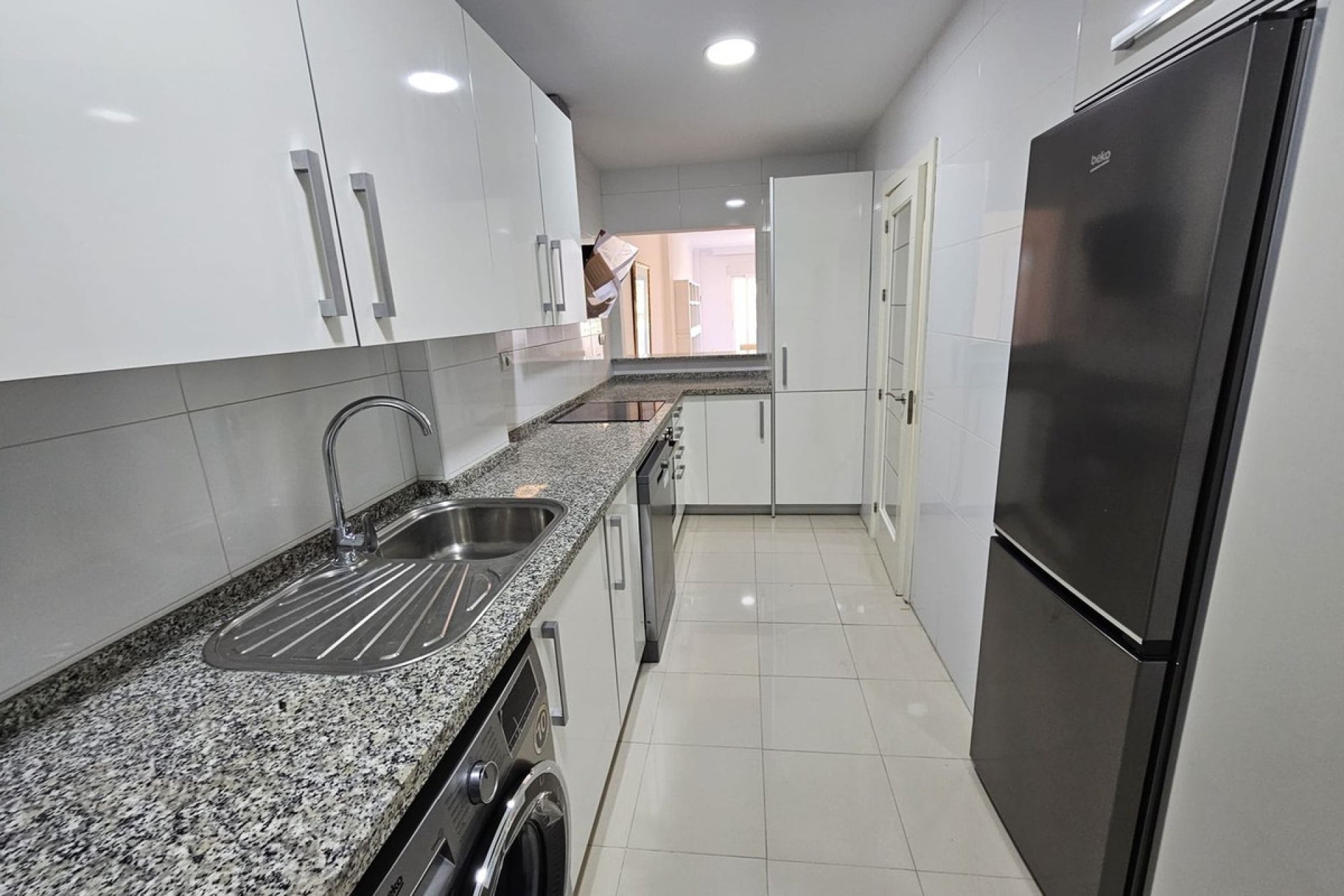 Resale - Apartment - Middle Floor Apartment - Estepona - Estepona Centro