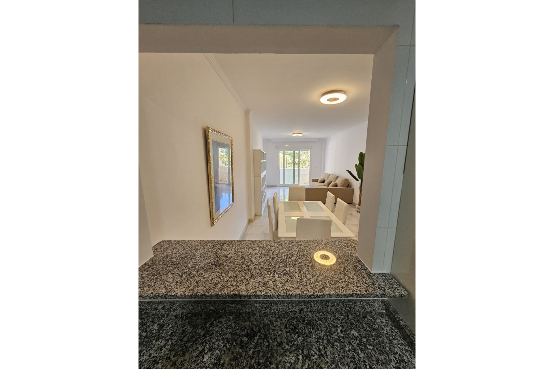 Resale - Apartment - Middle Floor Apartment - Estepona - Estepona Centro