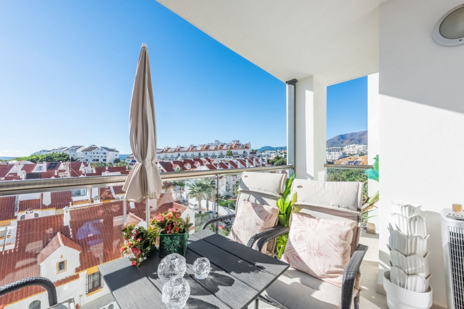 Resale - Apartment - Middle Floor Apartment - Estepona - Estepona Centro