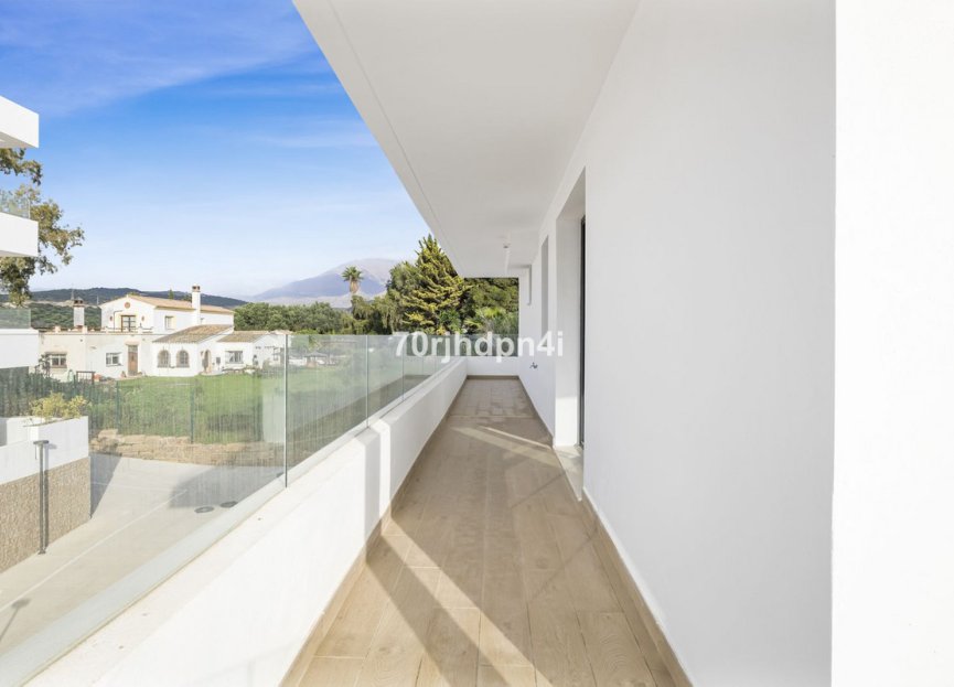 Resale - Apartment - Middle Floor Apartment - Estepona - Estepona Centro