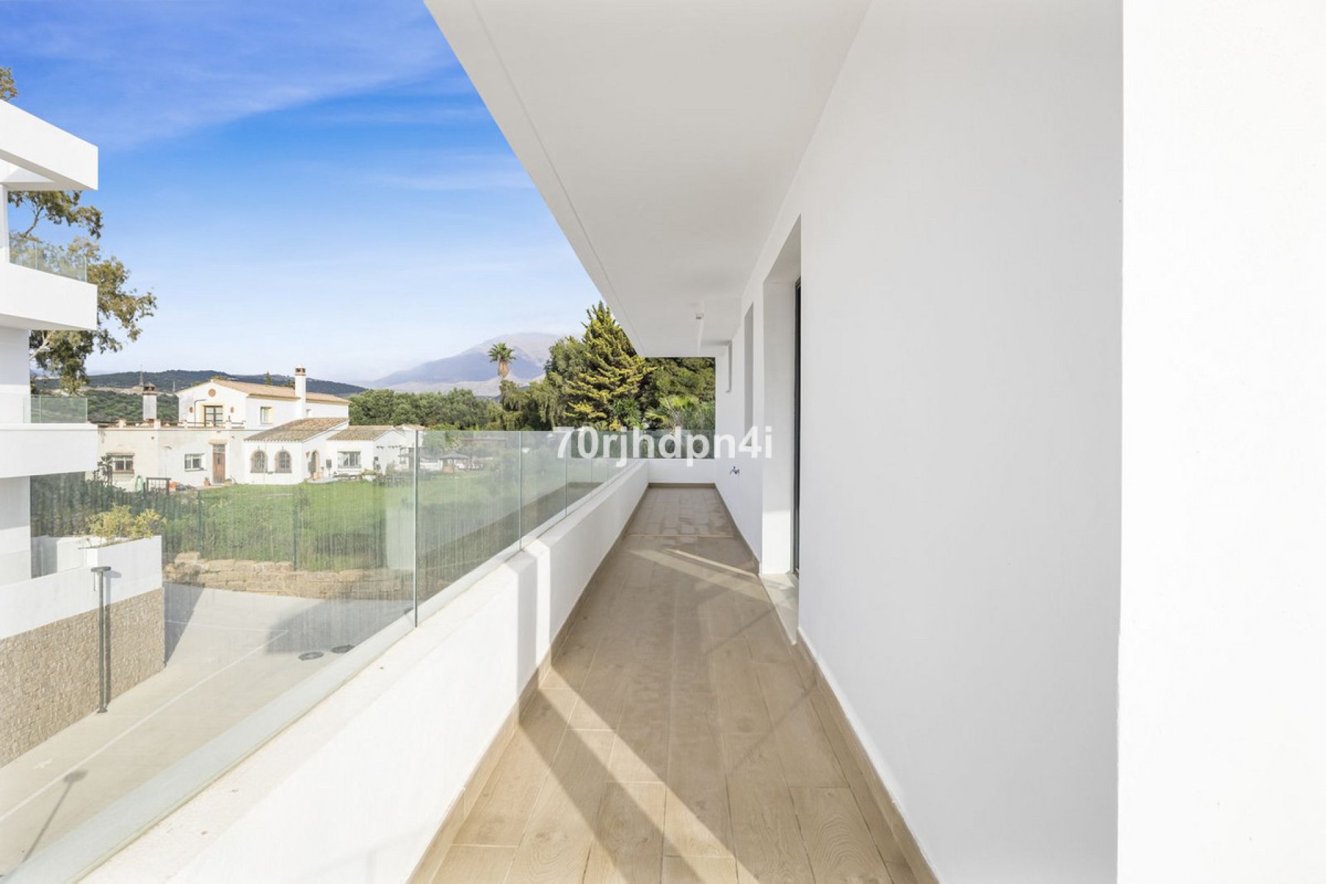 Resale - Apartment - Middle Floor Apartment - Estepona - Estepona Centro