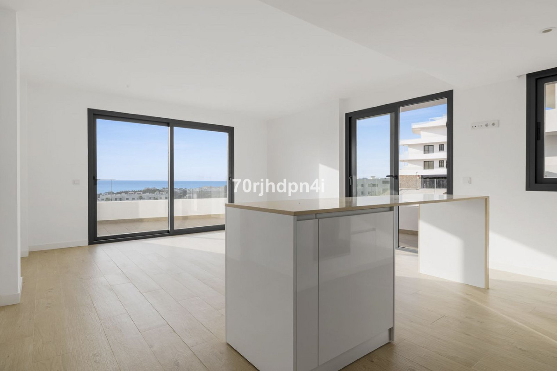 Resale - Apartment - Middle Floor Apartment - Estepona - Estepona Centro