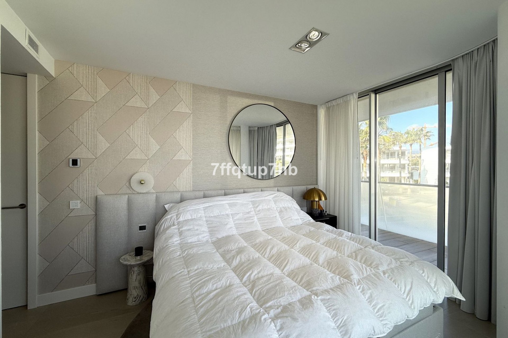 Resale - Apartment - Middle Floor Apartment - Estepona - Estepona Centro