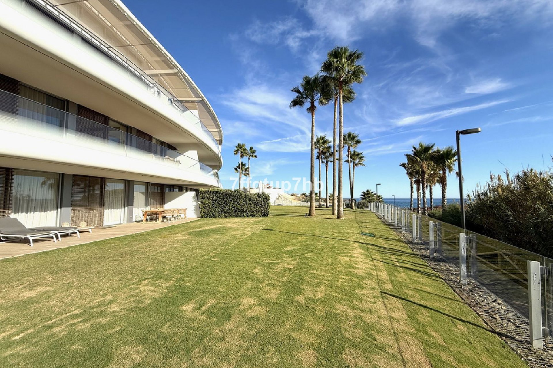 Resale - Apartment - Middle Floor Apartment - Estepona - Estepona Centro