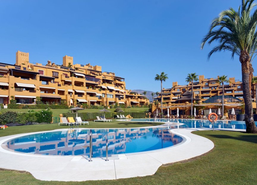 Resale - Apartment - Middle Floor Apartment - Estepona - Estepona Centro