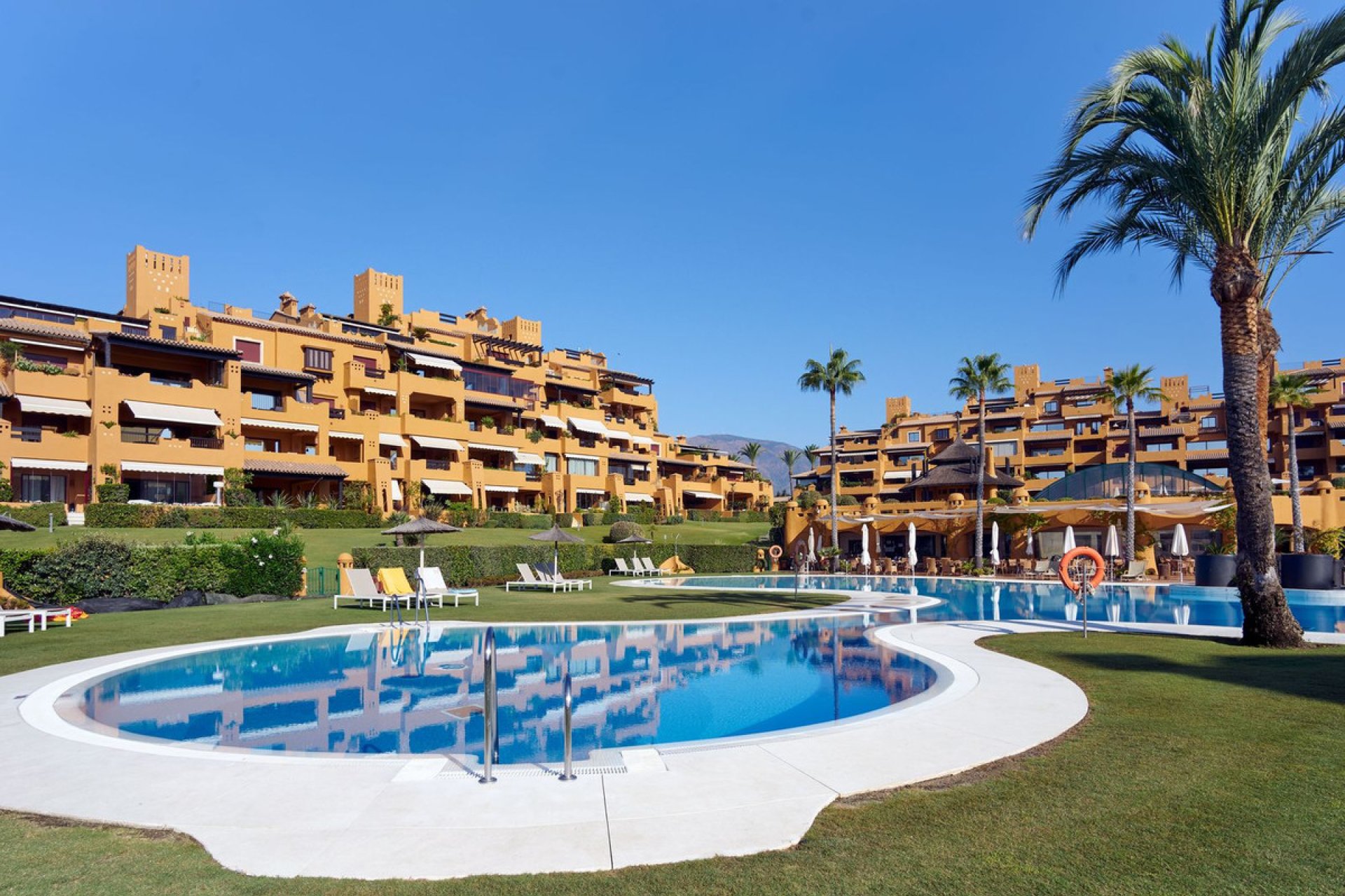 Resale - Apartment - Middle Floor Apartment - Estepona - Estepona Centro