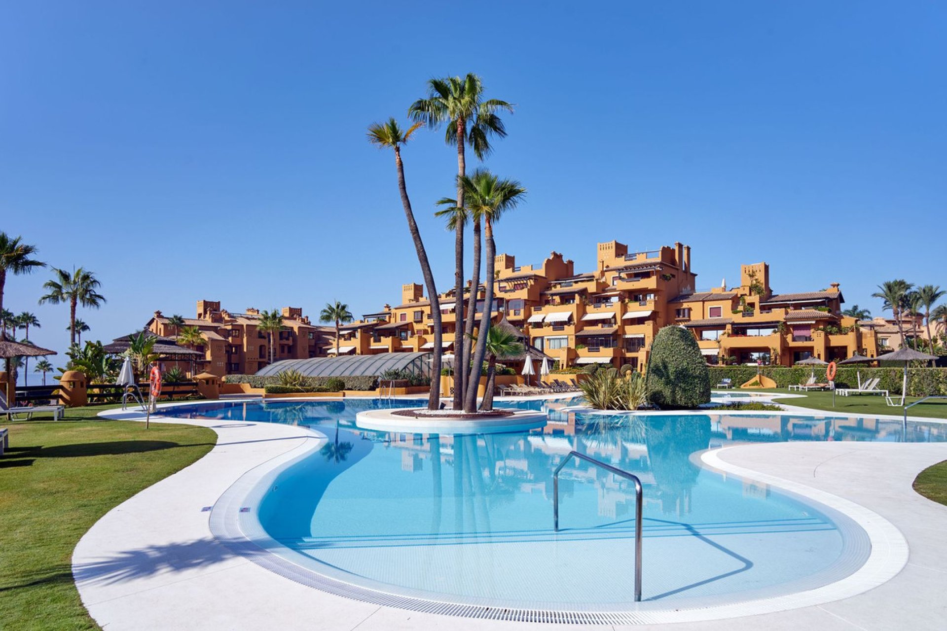 Resale - Apartment - Middle Floor Apartment - Estepona - Estepona Centro