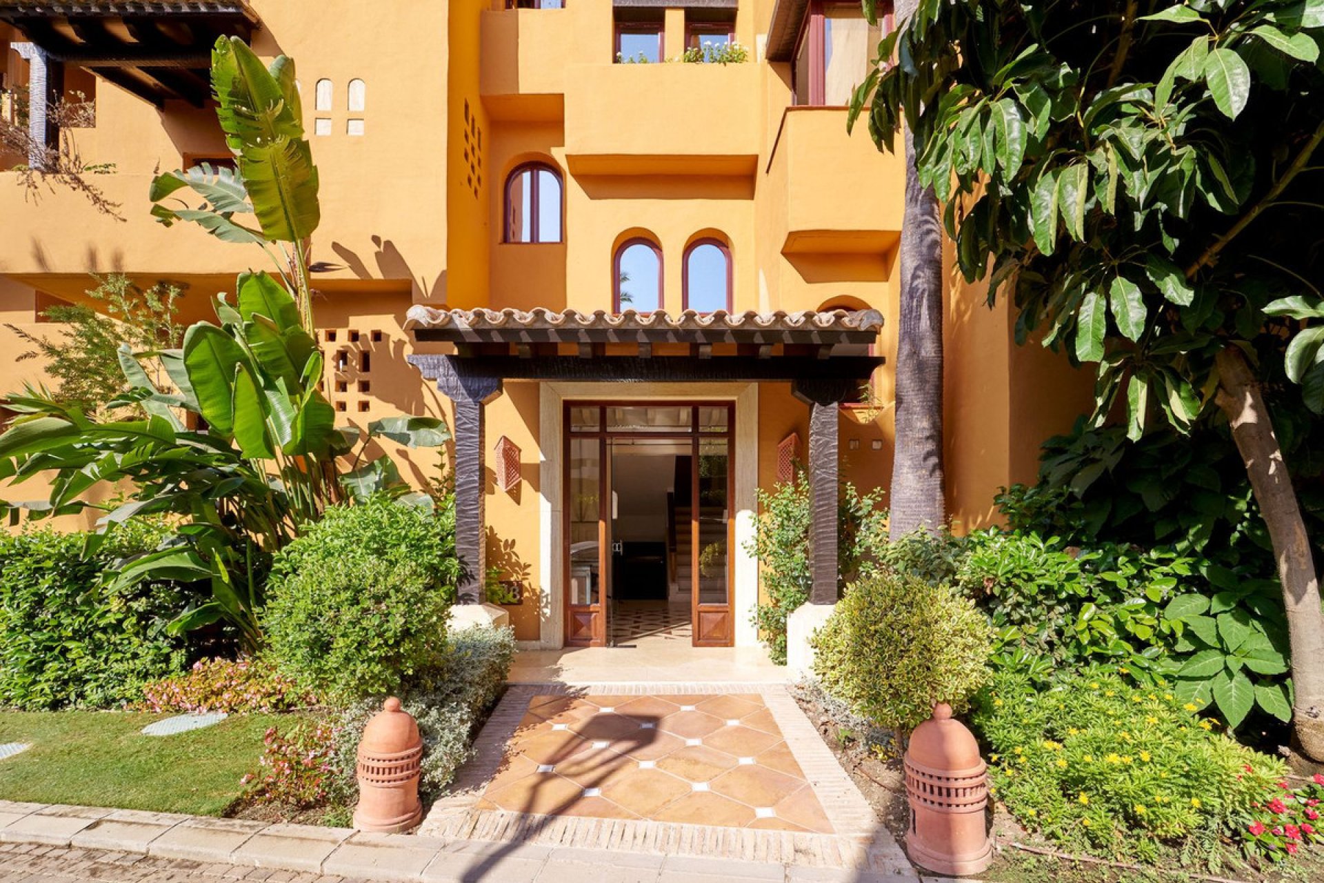 Resale - Apartment - Middle Floor Apartment - Estepona - Estepona Centro