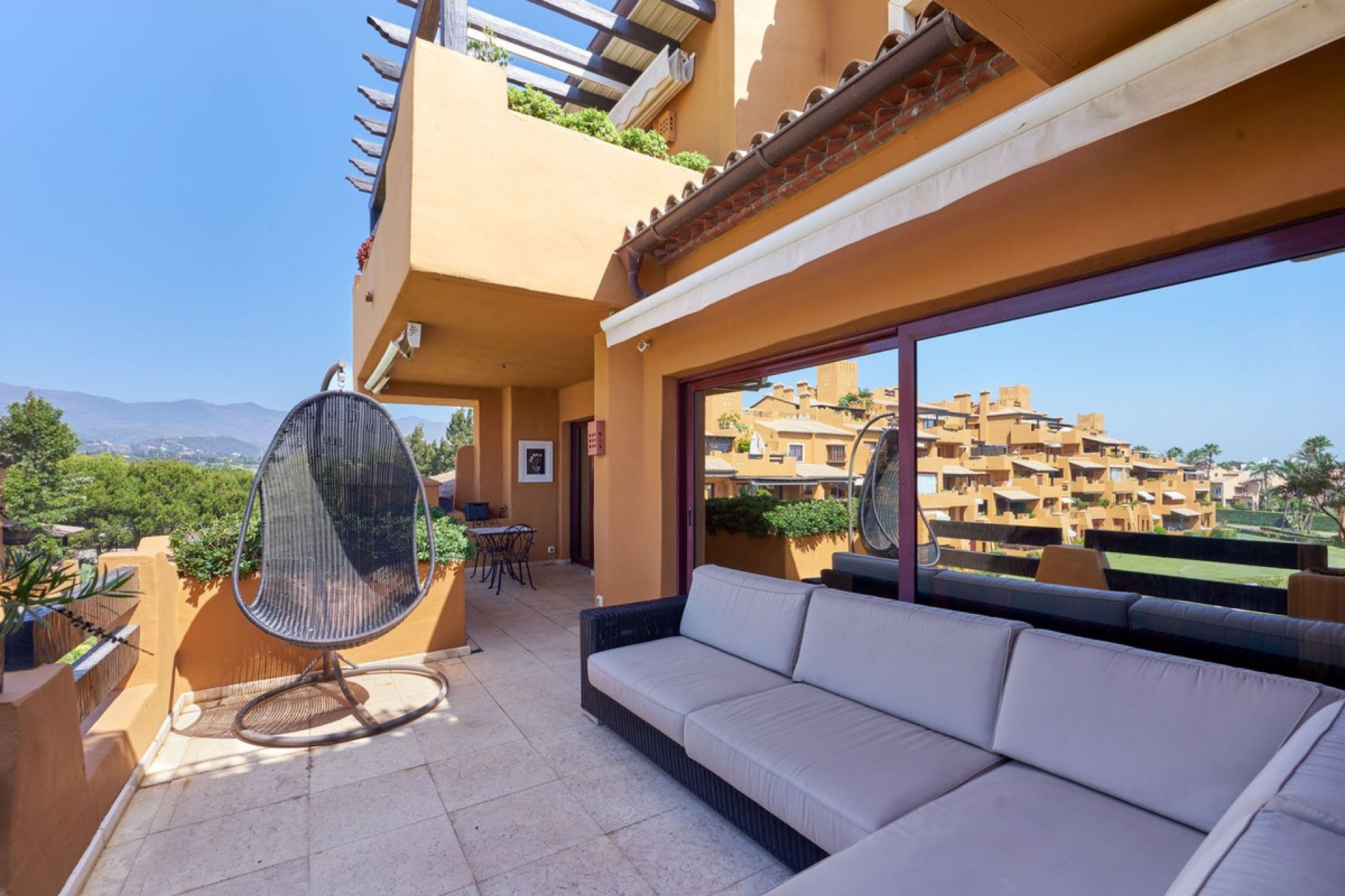 Resale - Apartment - Middle Floor Apartment - Estepona - Estepona Centro