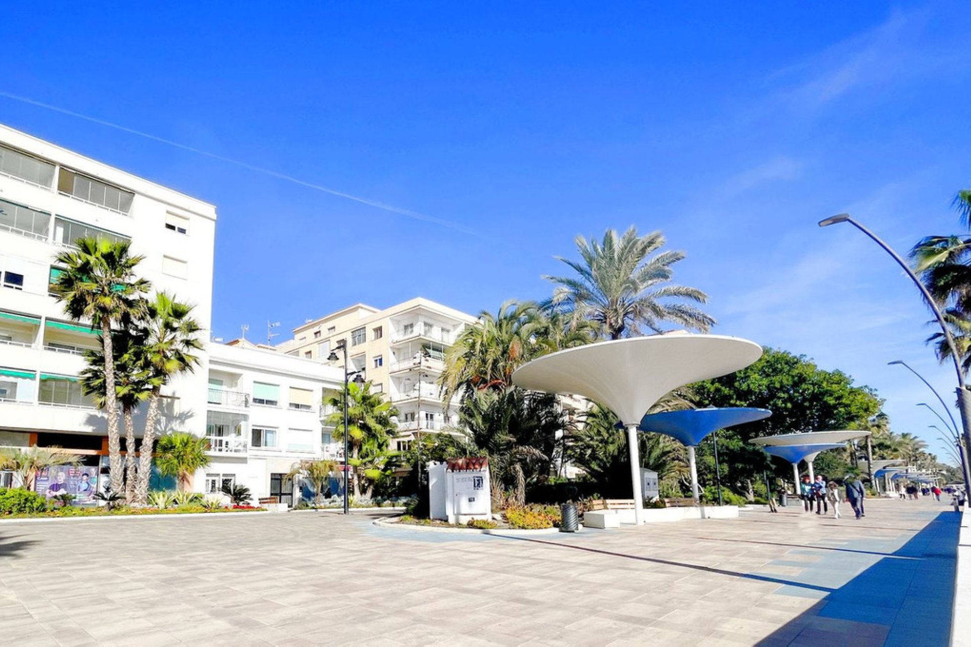 Resale - Apartment - Middle Floor Apartment - Estepona - Estepona Centro