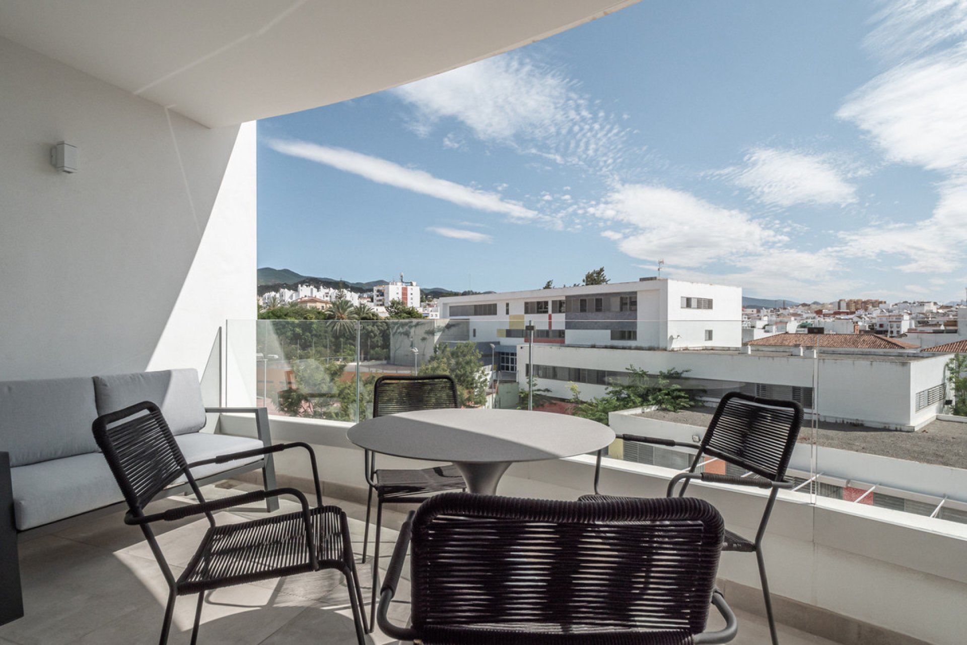 Resale - Apartment - Middle Floor Apartment - Estepona - Estepona Centro