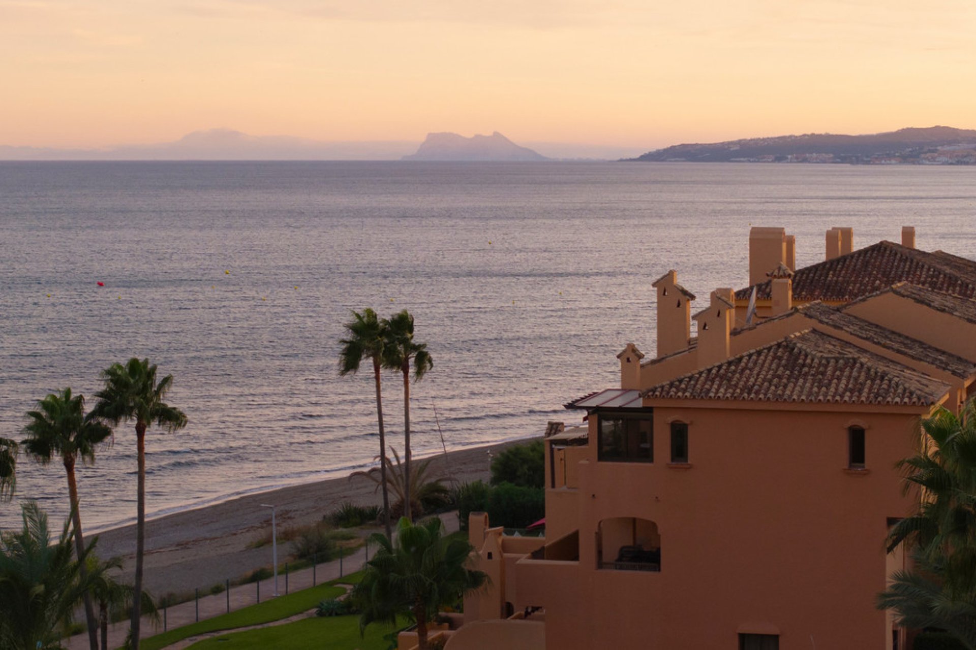 Resale - Apartment - Middle Floor Apartment - Estepona - Estepona Centro