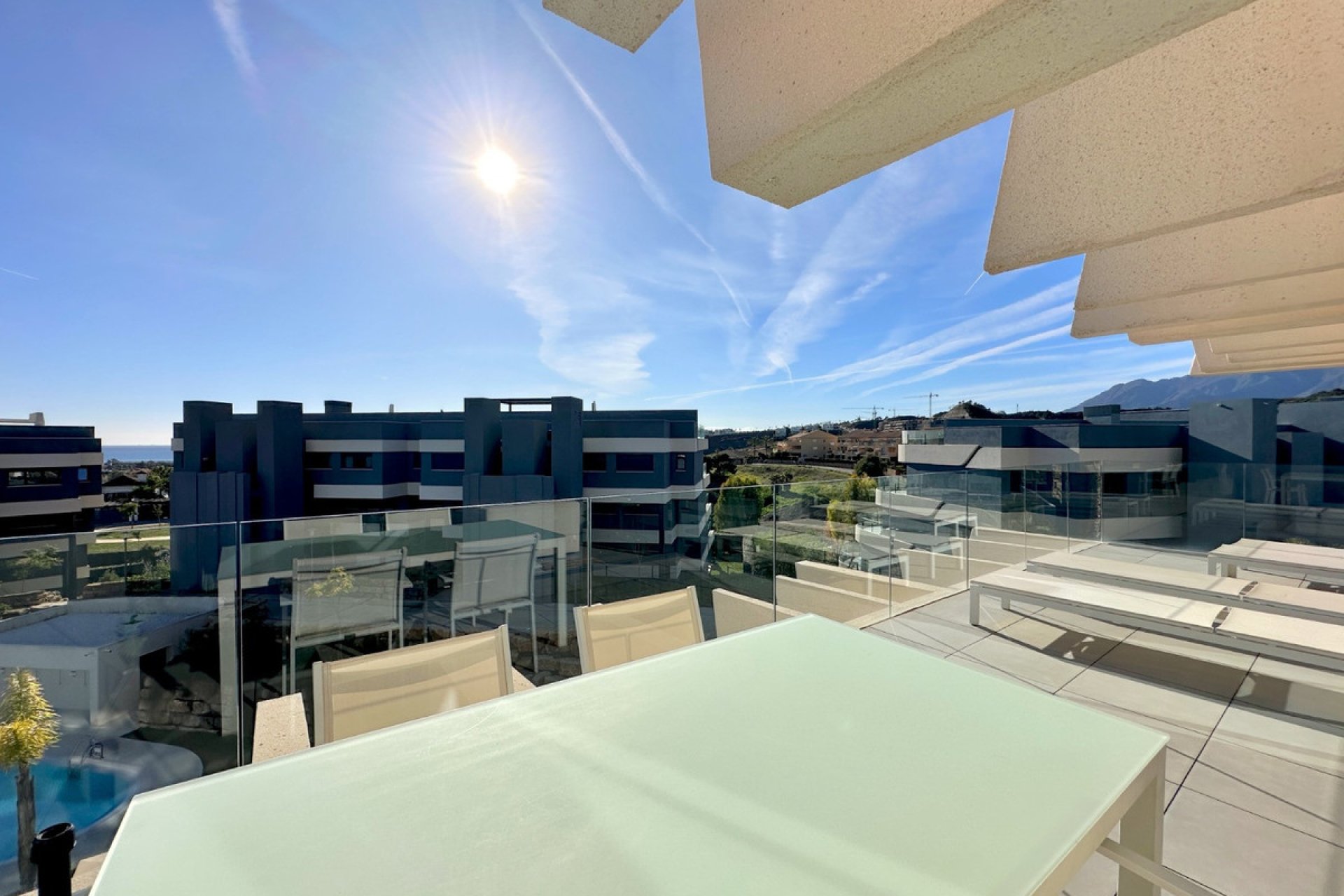 Resale - Apartment - Middle Floor Apartment - Estepona - Estepona Centro