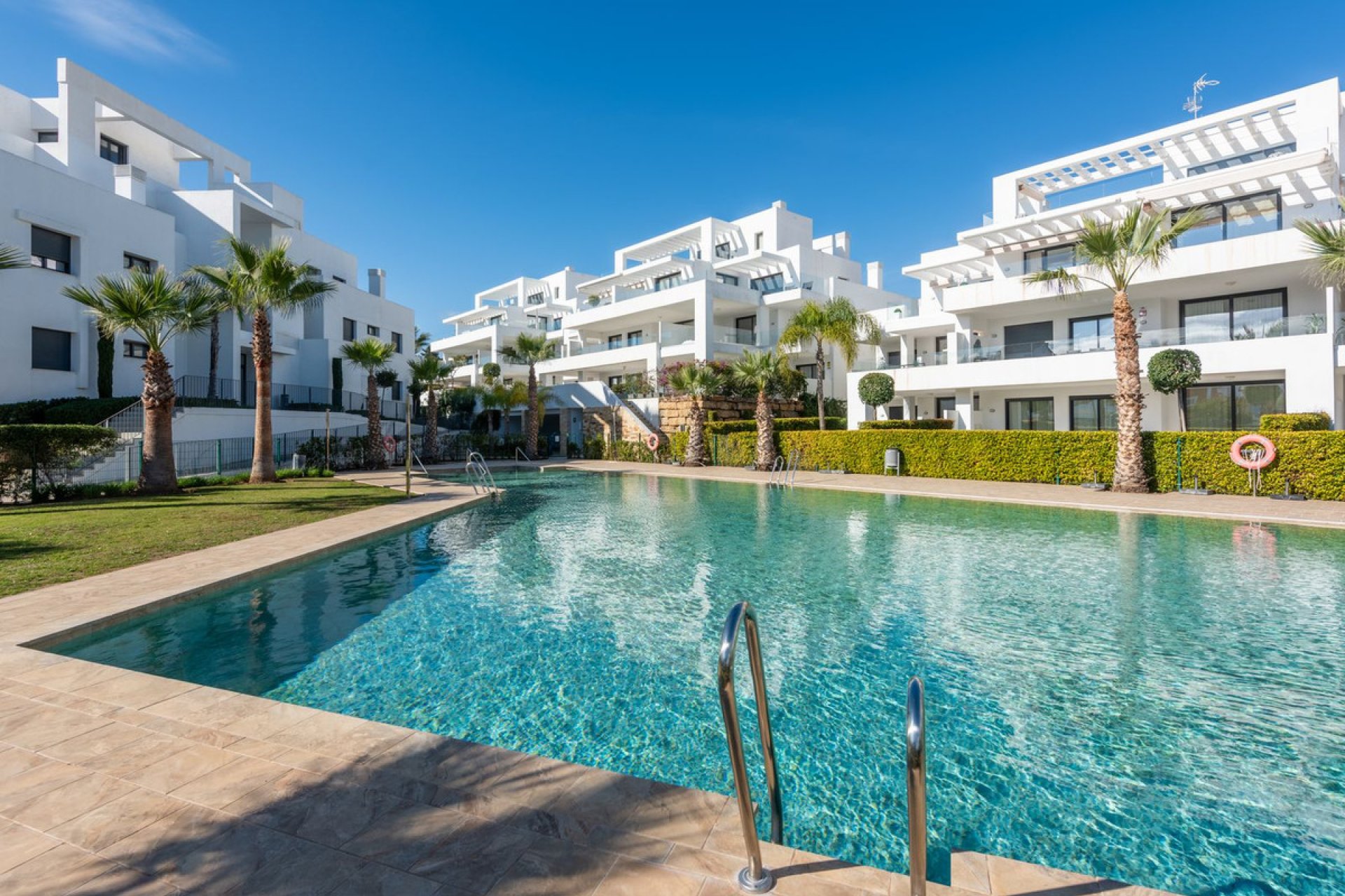 Resale - Apartment - Middle Floor Apartment - Estepona - Estepona Centro