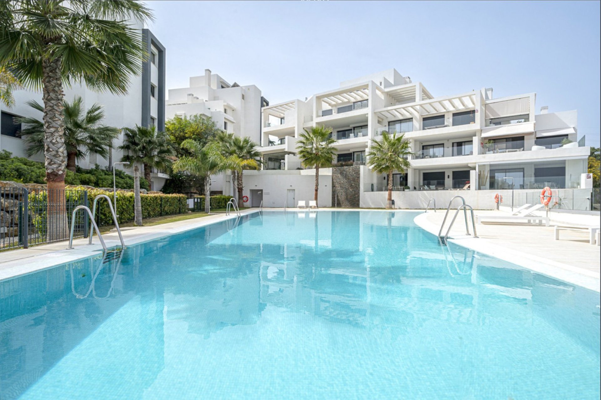 Resale - Apartment - Middle Floor Apartment - Estepona - Estepona Centro